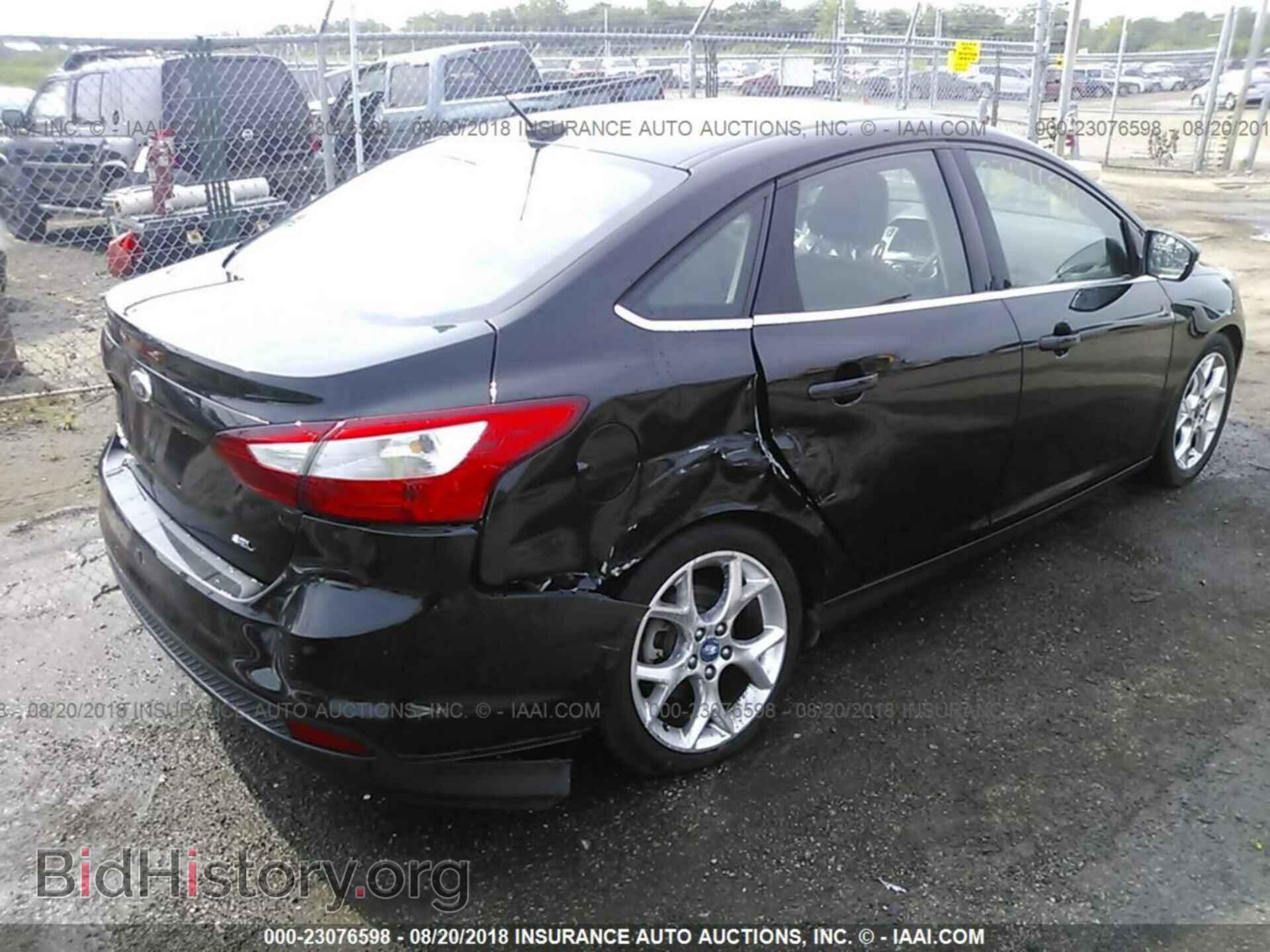 2012 Ford Focus - VIN: 1FAHP3H29CL109619 - Photo 4