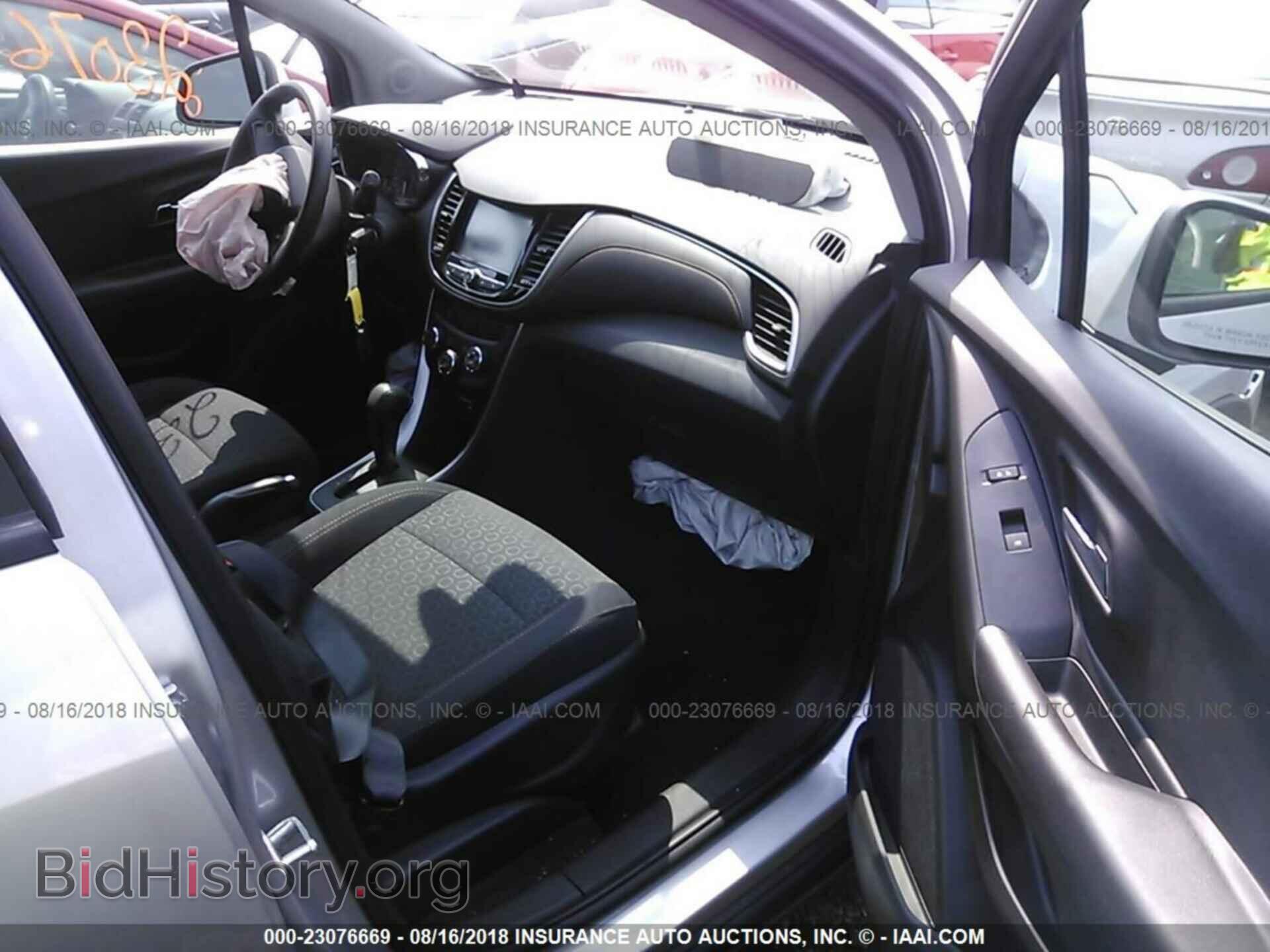 2017 Chevrolet Trax - VIN: 3GNCJKSB4HL274196 - Photo 5