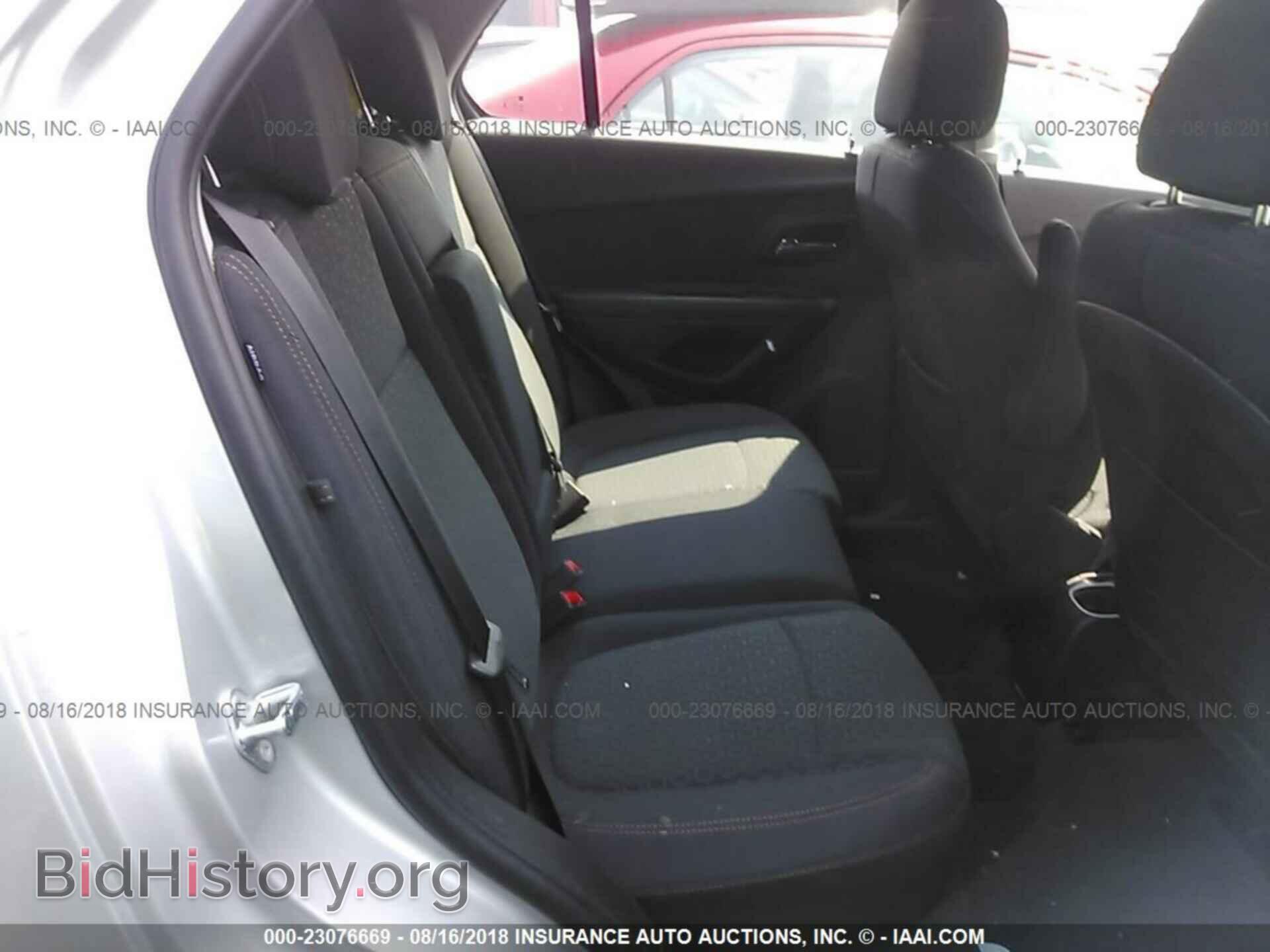 2017 Chevrolet Trax - VIN: 3GNCJKSB4HL274196 - Photo 8