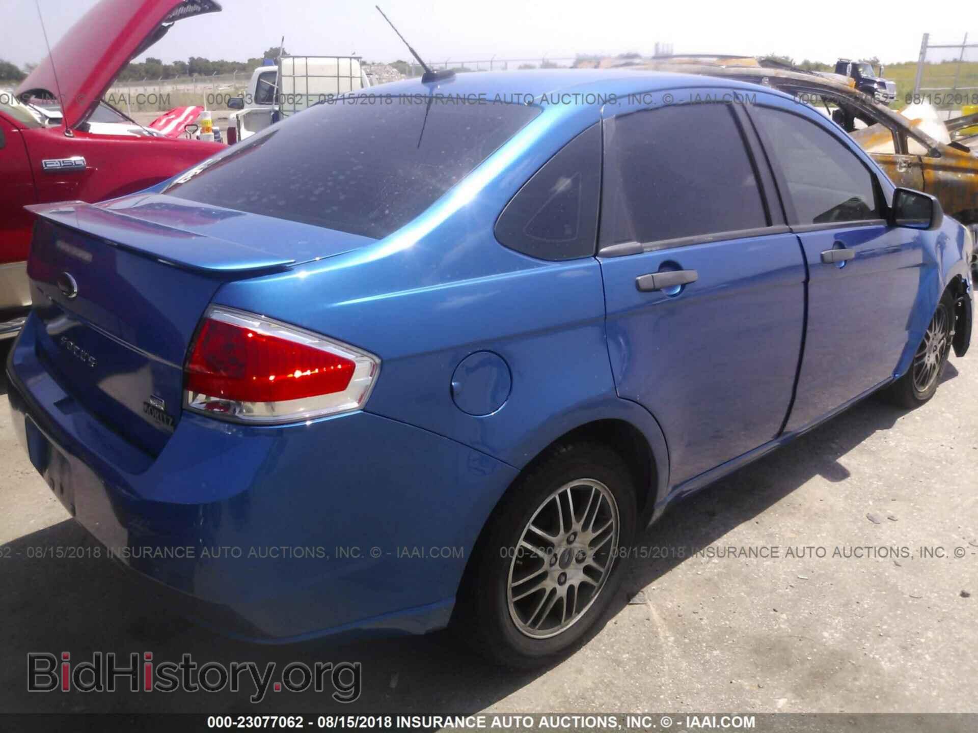 2011 Ford Focus - VIN: 1FAHP3FNXBW202370 - Фото 4