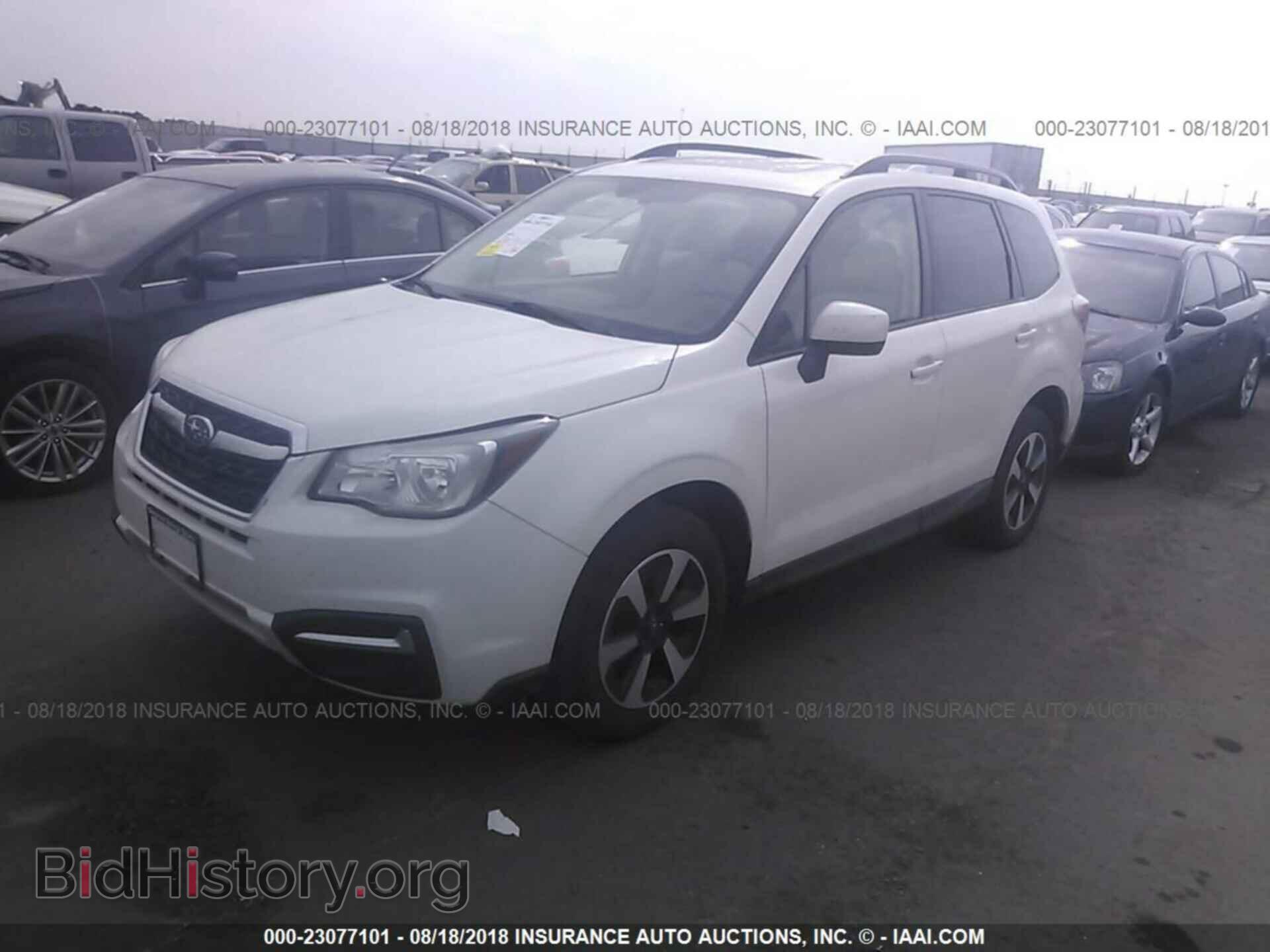 2017 Subaru Forester - VIN: JF2SJAEC4HH424133 - Фото 2