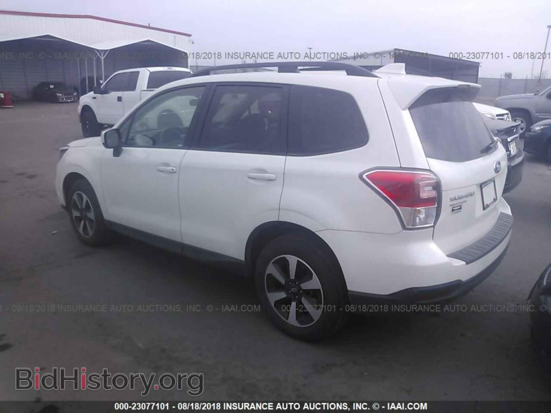 2017 Subaru Forester - VIN: JF2SJAEC4HH424133 - Фото 3