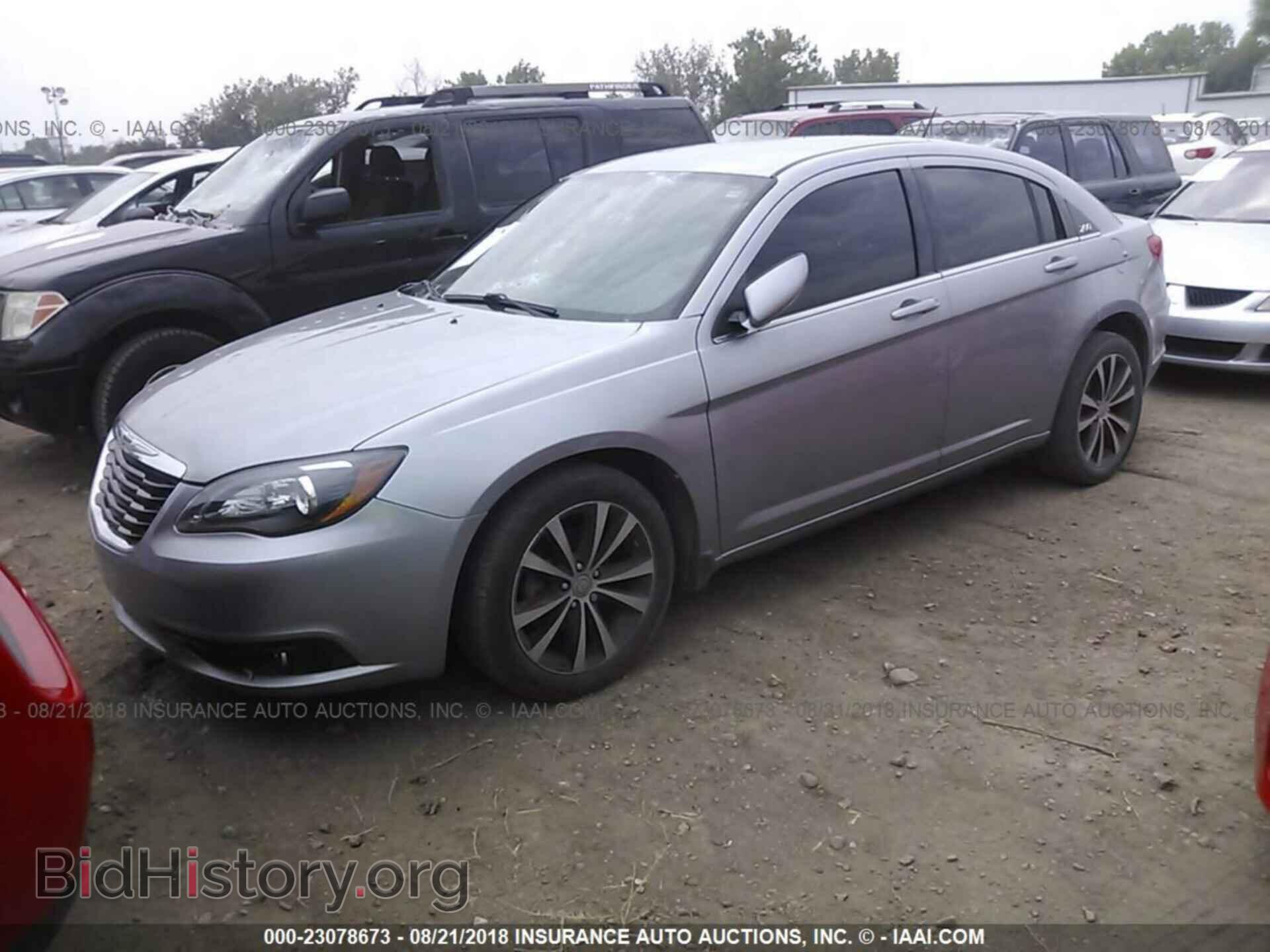 2013 Chrysler 200 - VIN: 1C3CCBBB2DN699983 - Photo 2