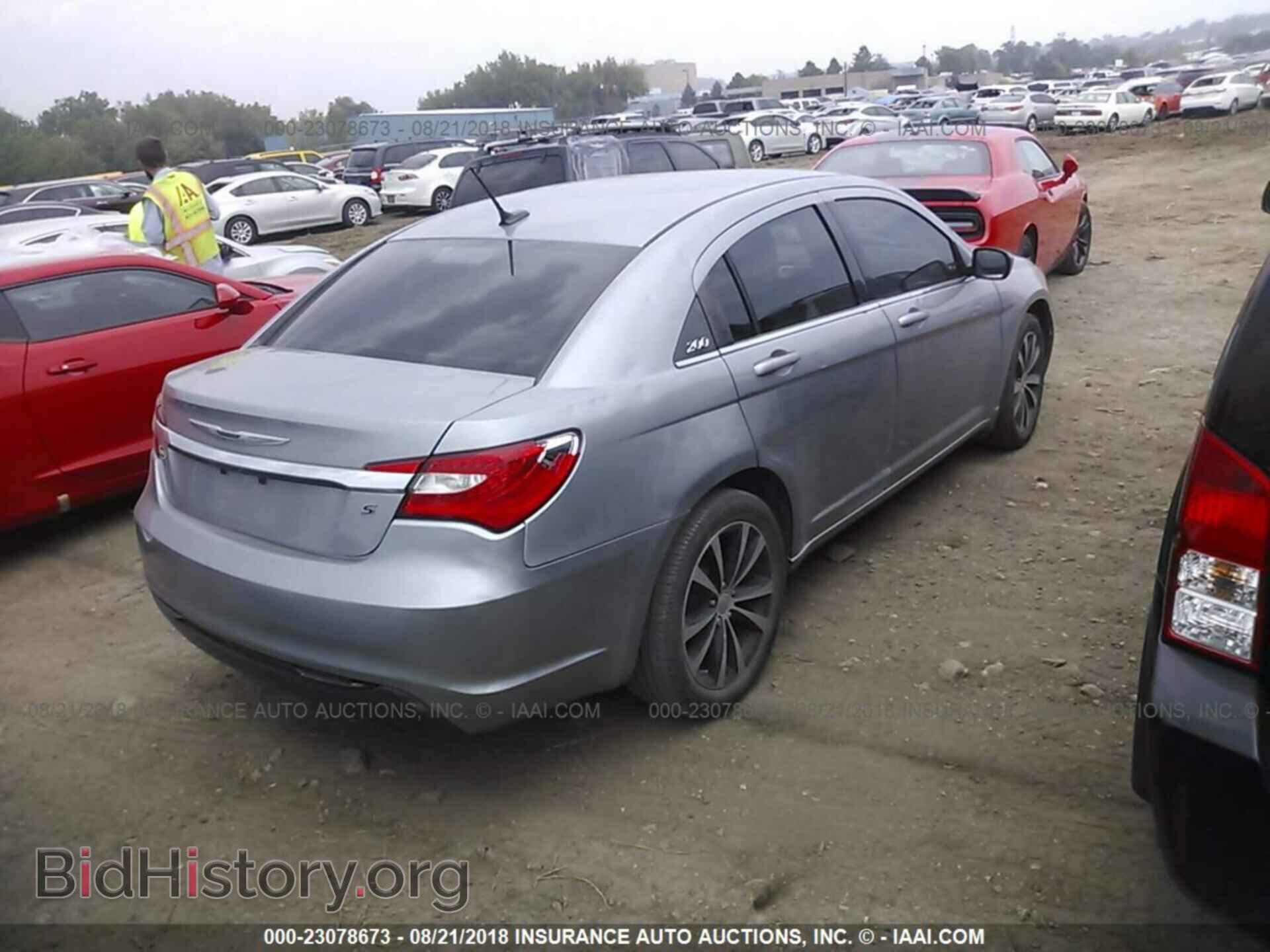 2013 Chrysler 200 - VIN: 1C3CCBBB2DN699983 - Photo 4