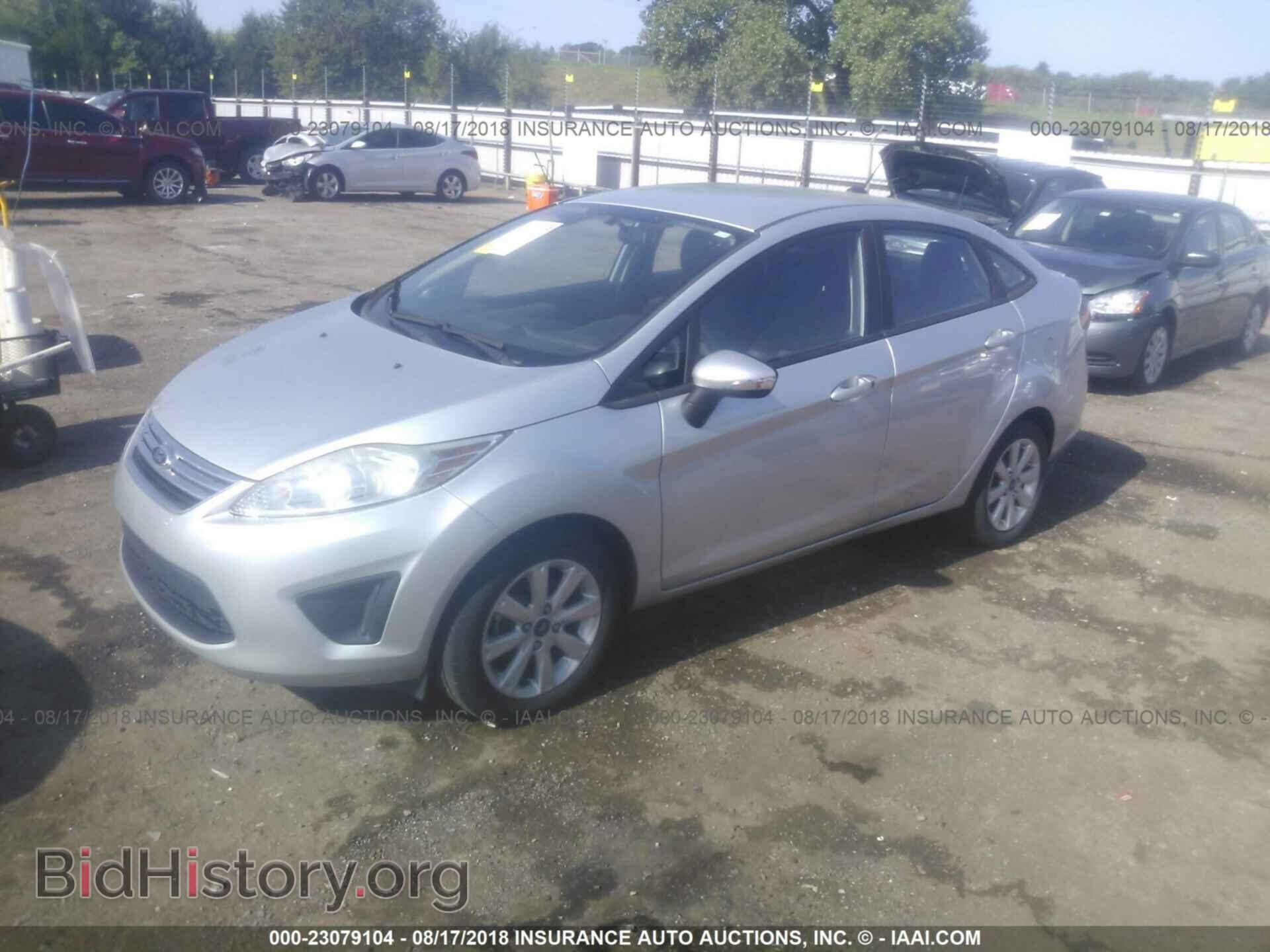 2013 Ford Fiesta - VIN: 3FADP4BJ4DM136473 - Фото 2