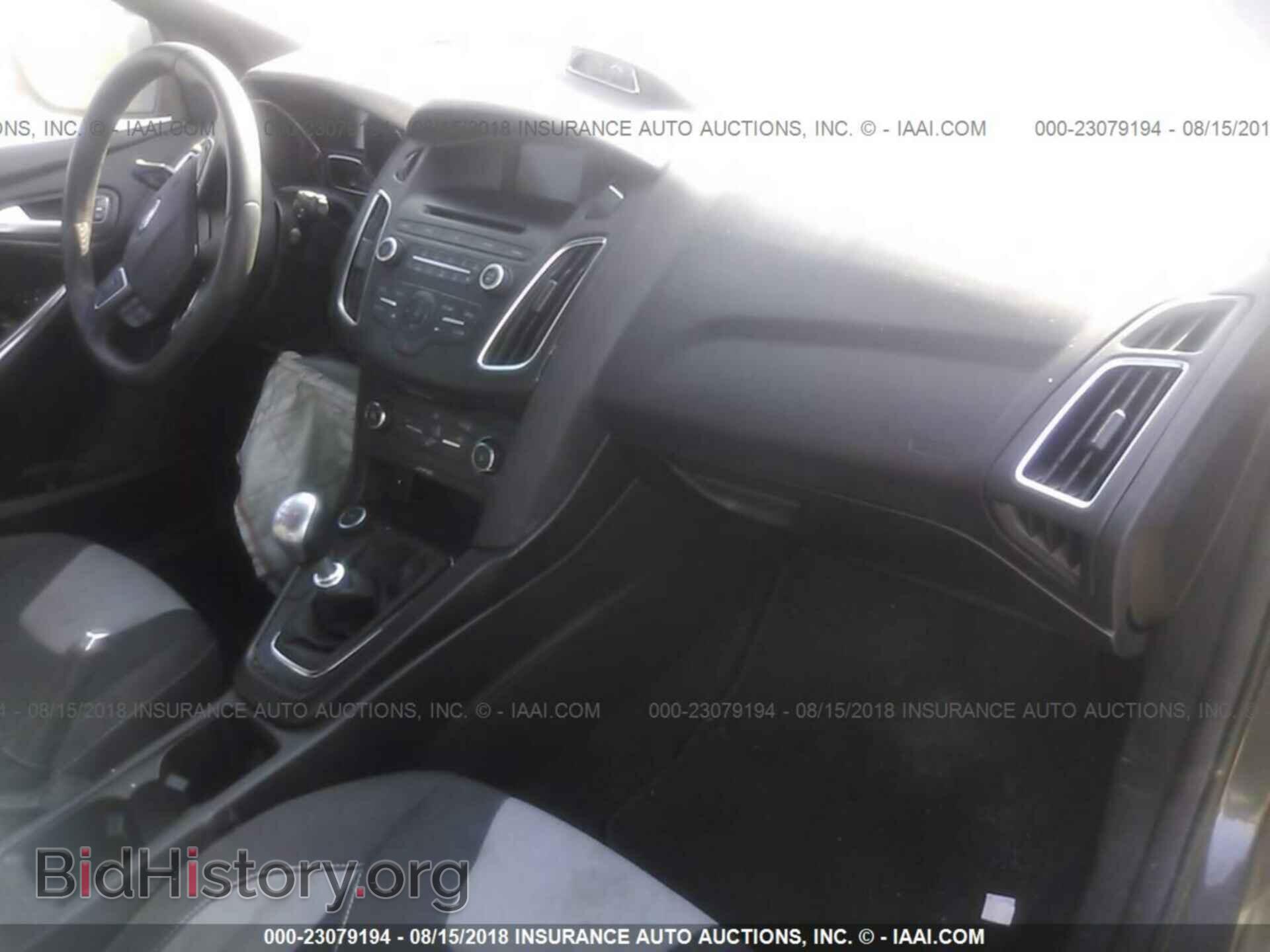 2017 Ford Focus - VIN: 1FADP3L94HL325324 - Photo 5