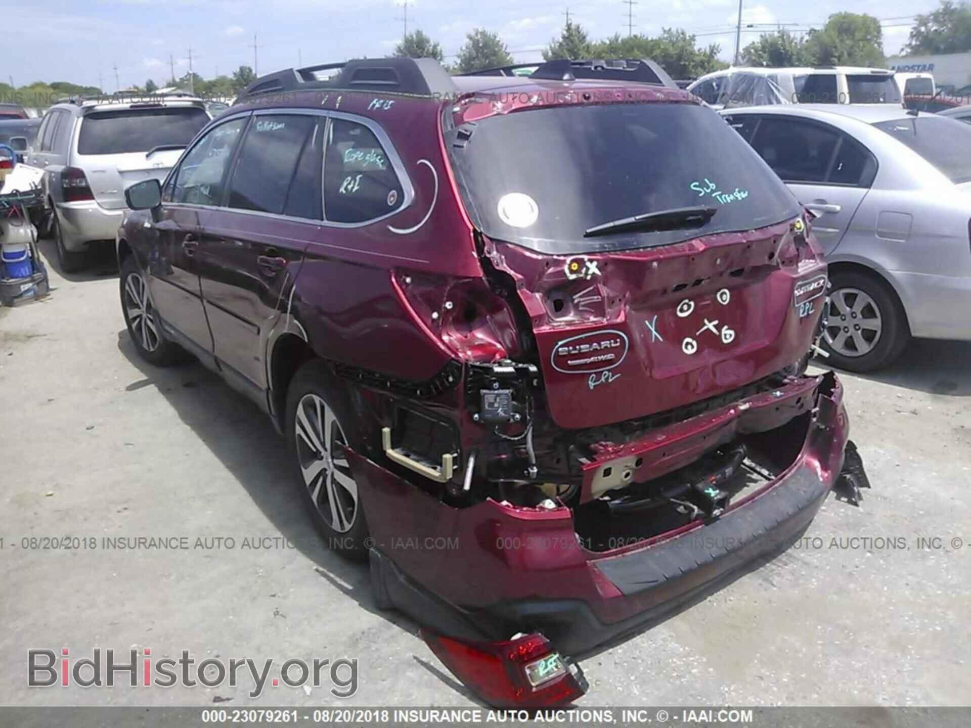2018 Subaru Outback - VIN: 4S4BSANC1J3324176 - Фото 3