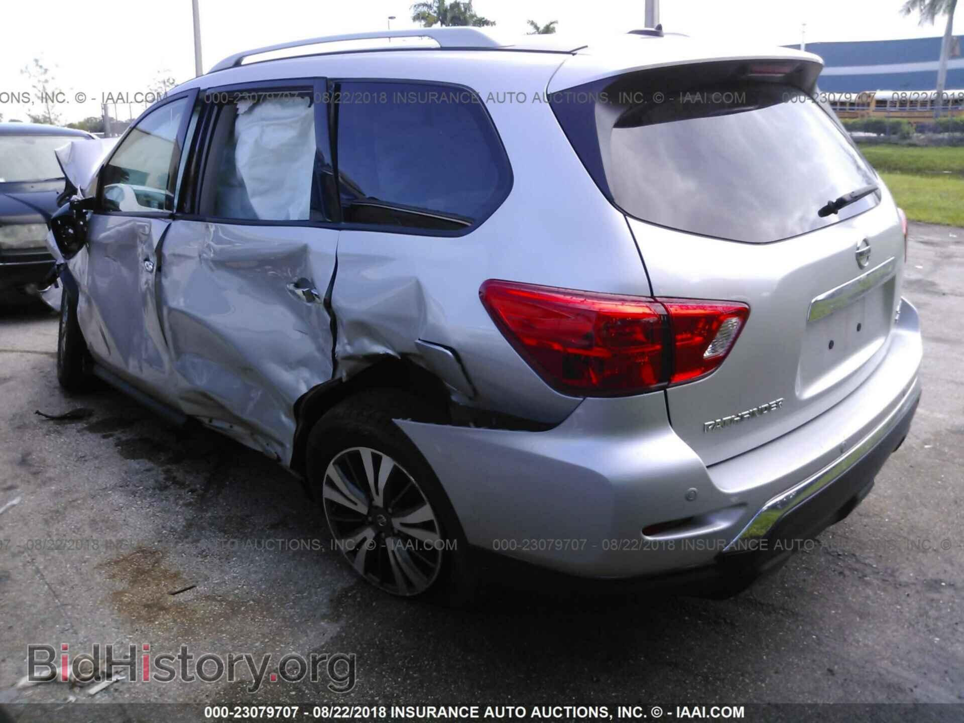 2017 Nissan Pathfinder - VIN: 5N1DR2MM5HC656717 - Фото 3