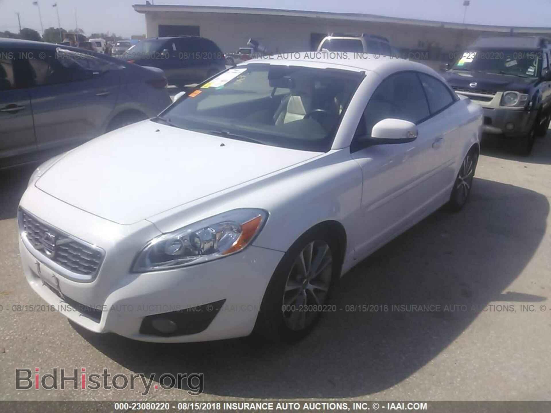 2011 Volvo C70 - VIN: YV1672MC7BJ108564 - Фото 2