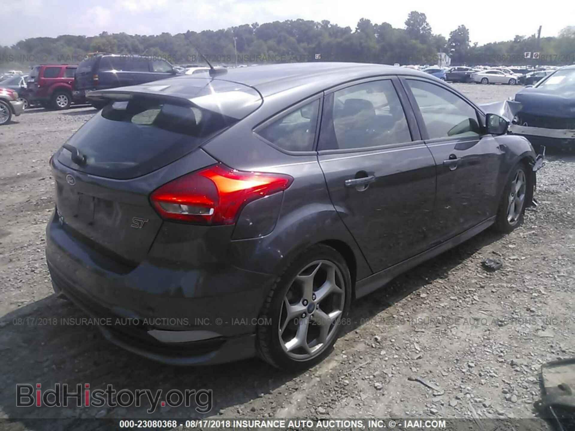 2017 Ford Focus - VIN: 1FADP3L94HL305686 - Photo 4