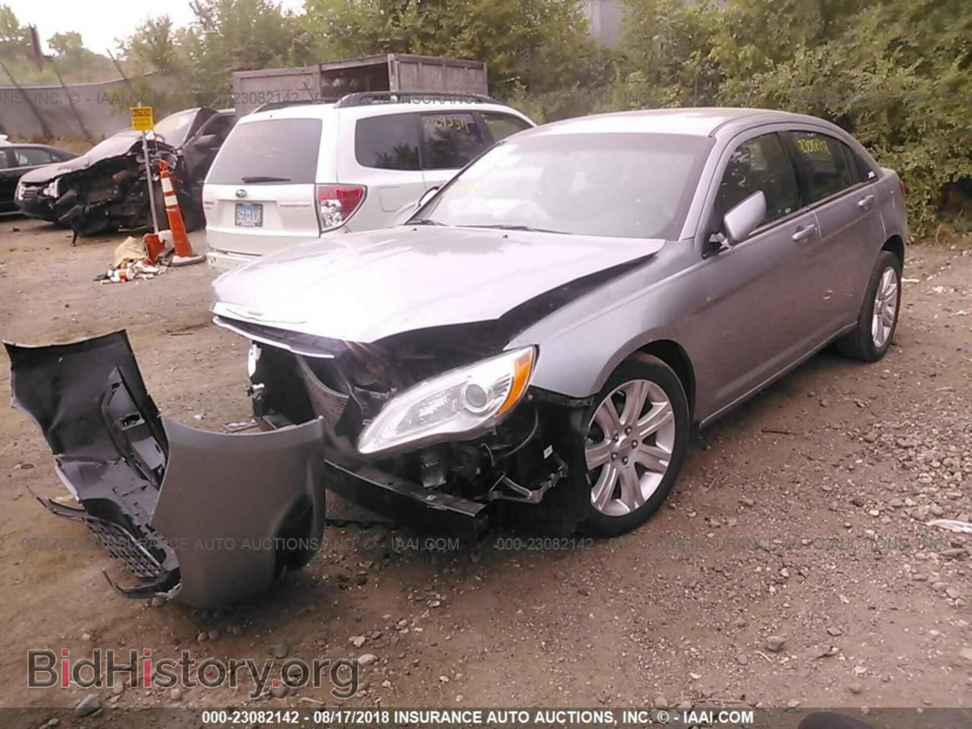2014 Chrysler 200 - VIN: 1C3CCBBB4EN107467 - Photo 2