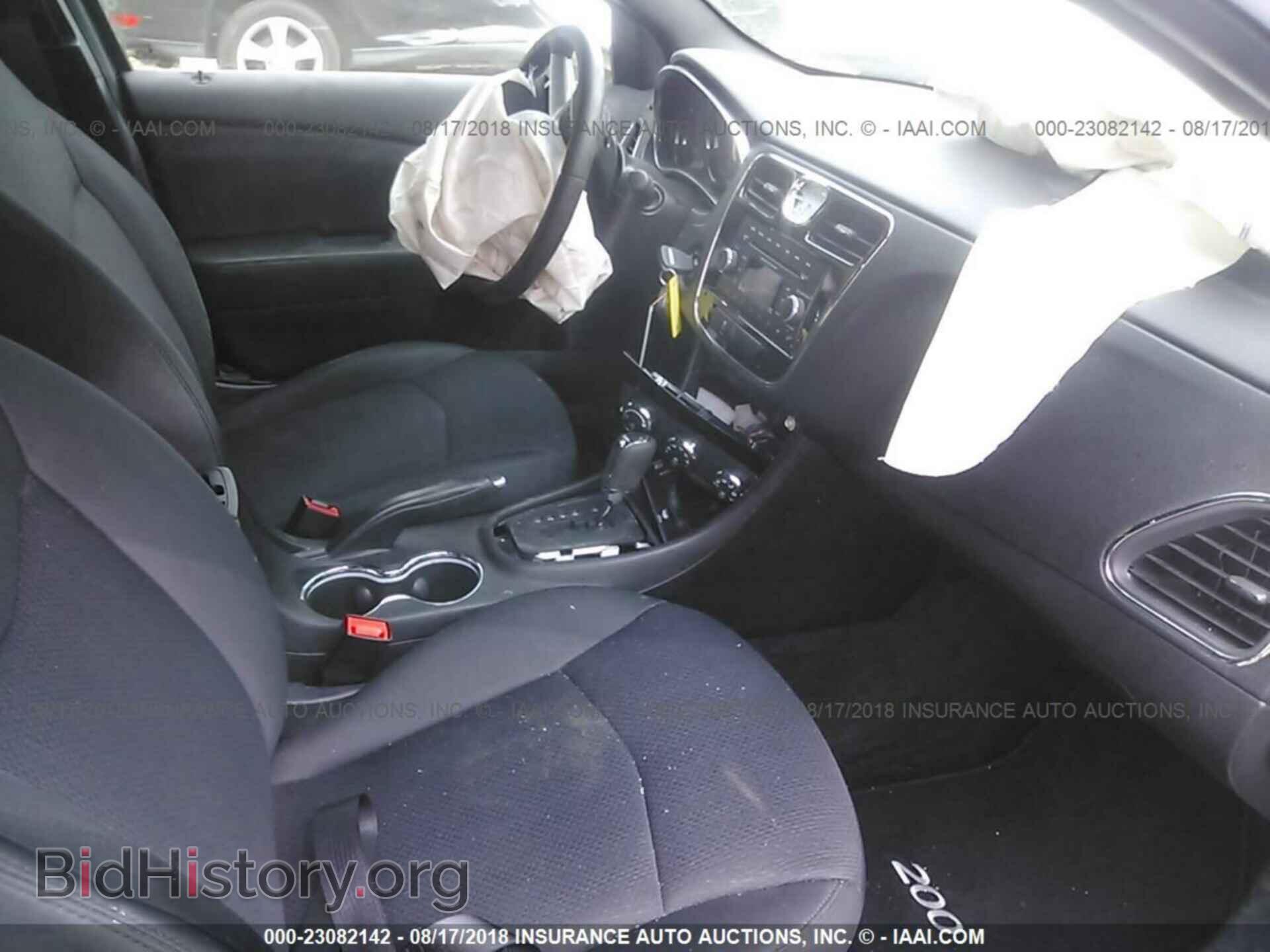 2014 Chrysler 200 - VIN: 1C3CCBBB4EN107467 - Photo 5