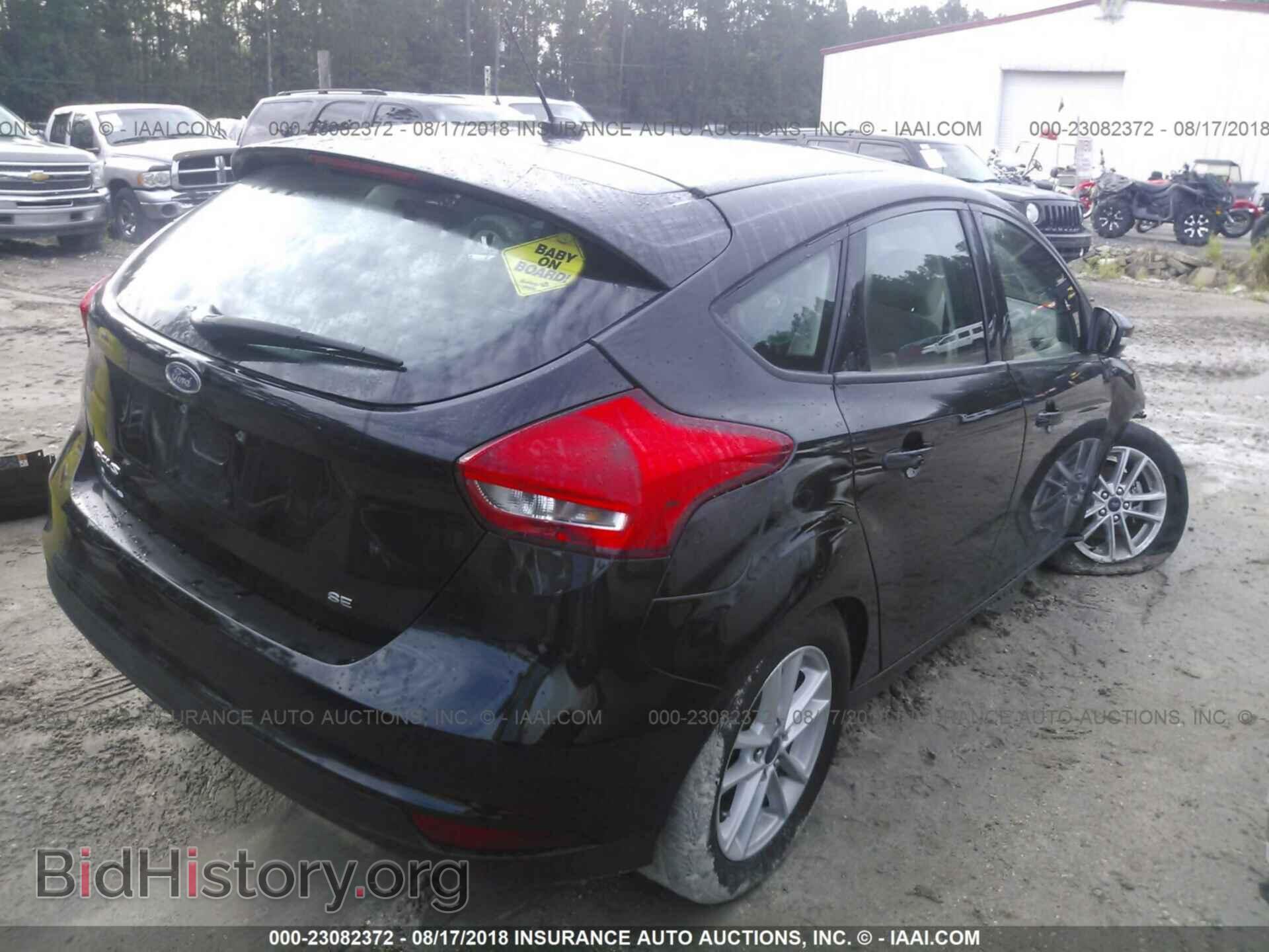2017 Ford Focus - VIN: 1FADP3K23HL282289 - Photo 4