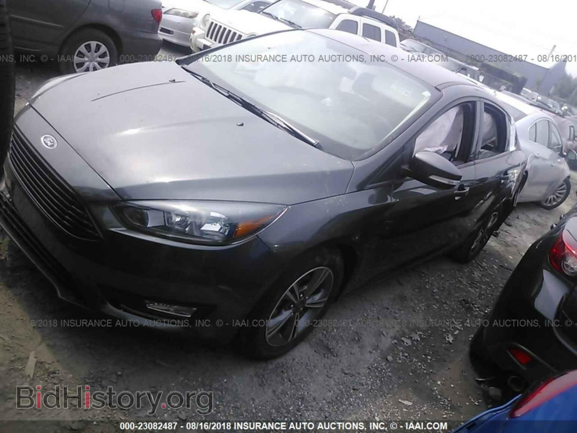 2018 Ford Focus - VIN: 1FADP3FE1JL245803 - Фото 2