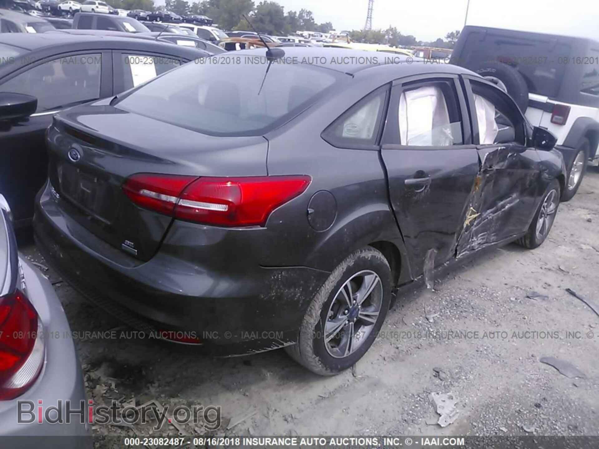 2018 Ford Focus - VIN: 1FADP3FE1JL245803 - Фото 4