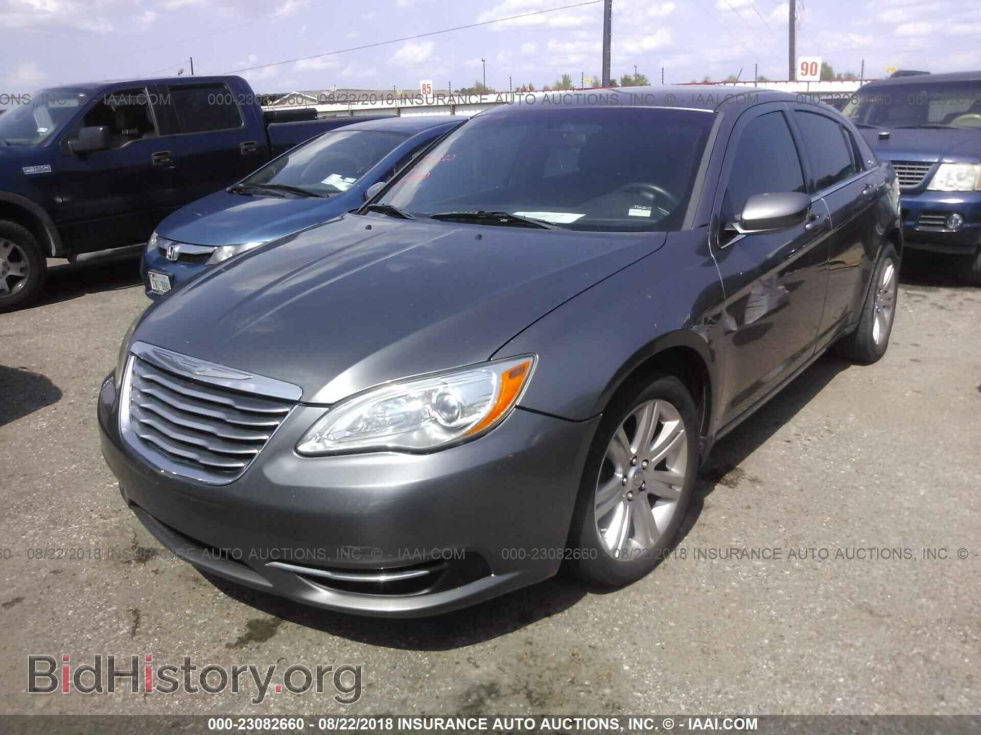 2012 Chrysler 200 - VIN: 1C3CCBBB2CN164702 - Photo 2