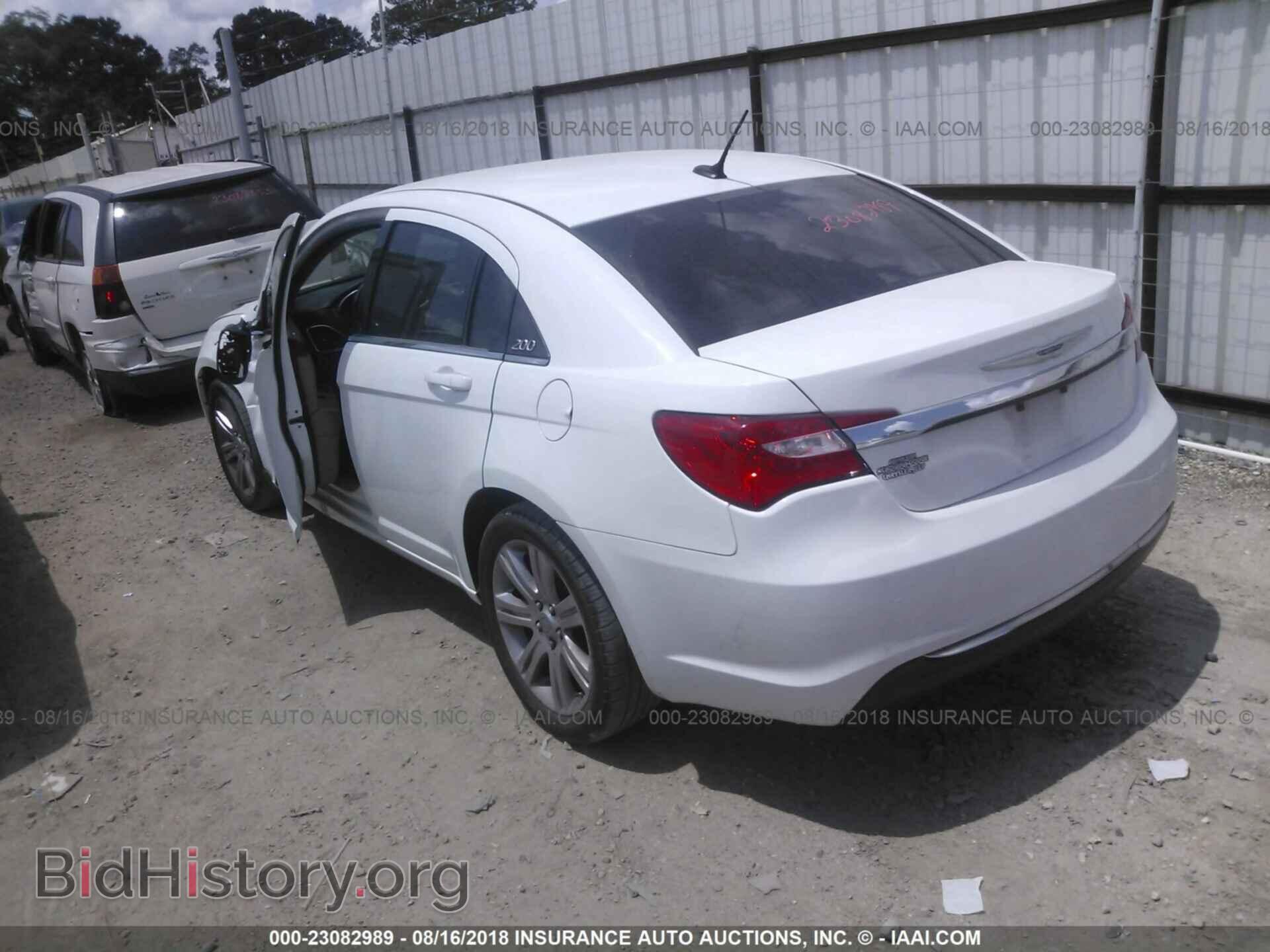 2014 Chrysler 200 - VIN: 1C3CCBBBXEN137766 - Фото 3