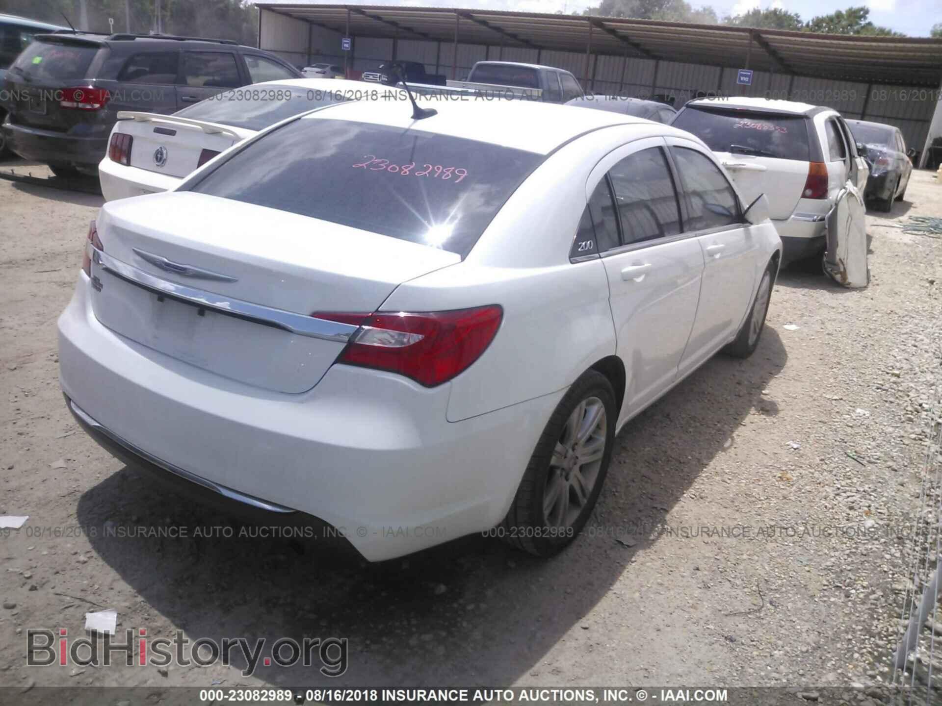 2014 Chrysler 200 - VIN: 1C3CCBBBXEN137766 - Фото 4