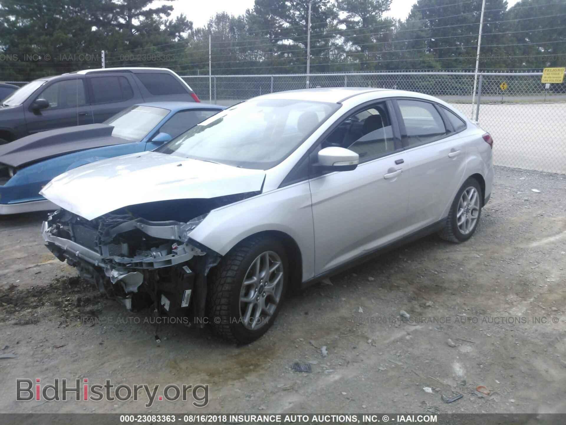 2015 Ford Focus - VIN: 1FADP3F27FL257029 - Photo 2