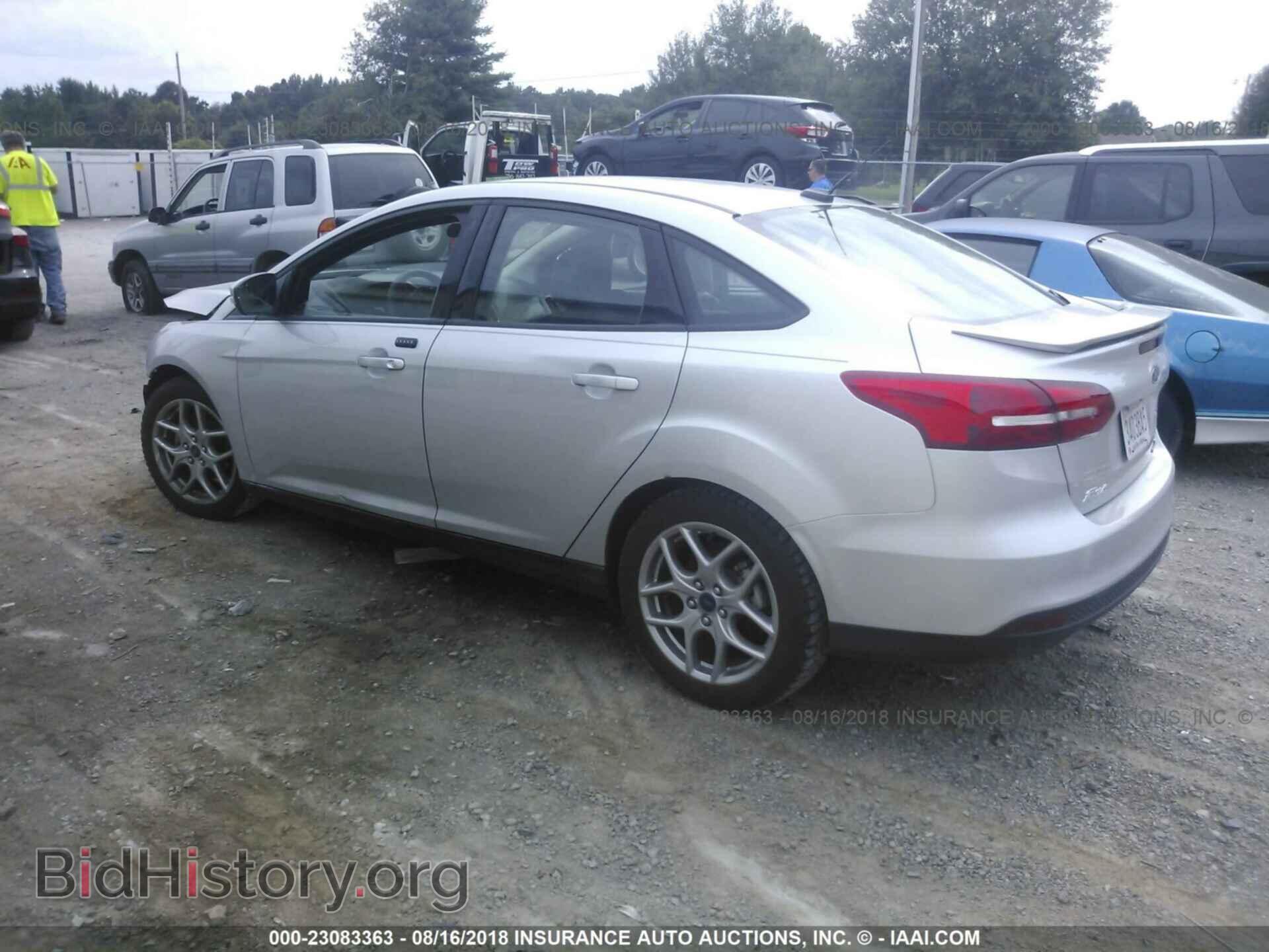 2015 Ford Focus - VIN: 1FADP3F27FL257029 - Photo 3