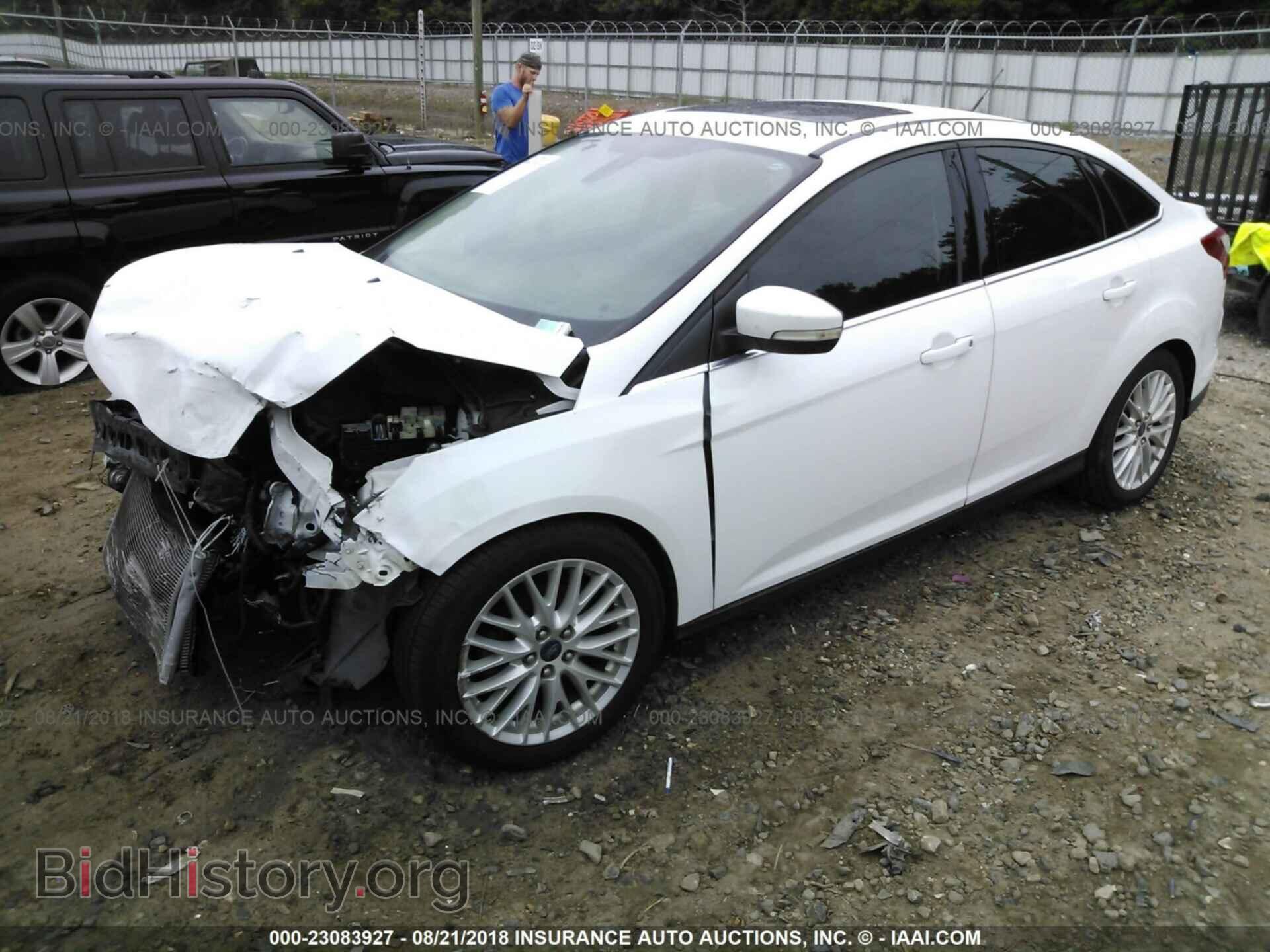 2012 Ford Focus - VIN: 1FAHP3H26CL338940 - Photo 2