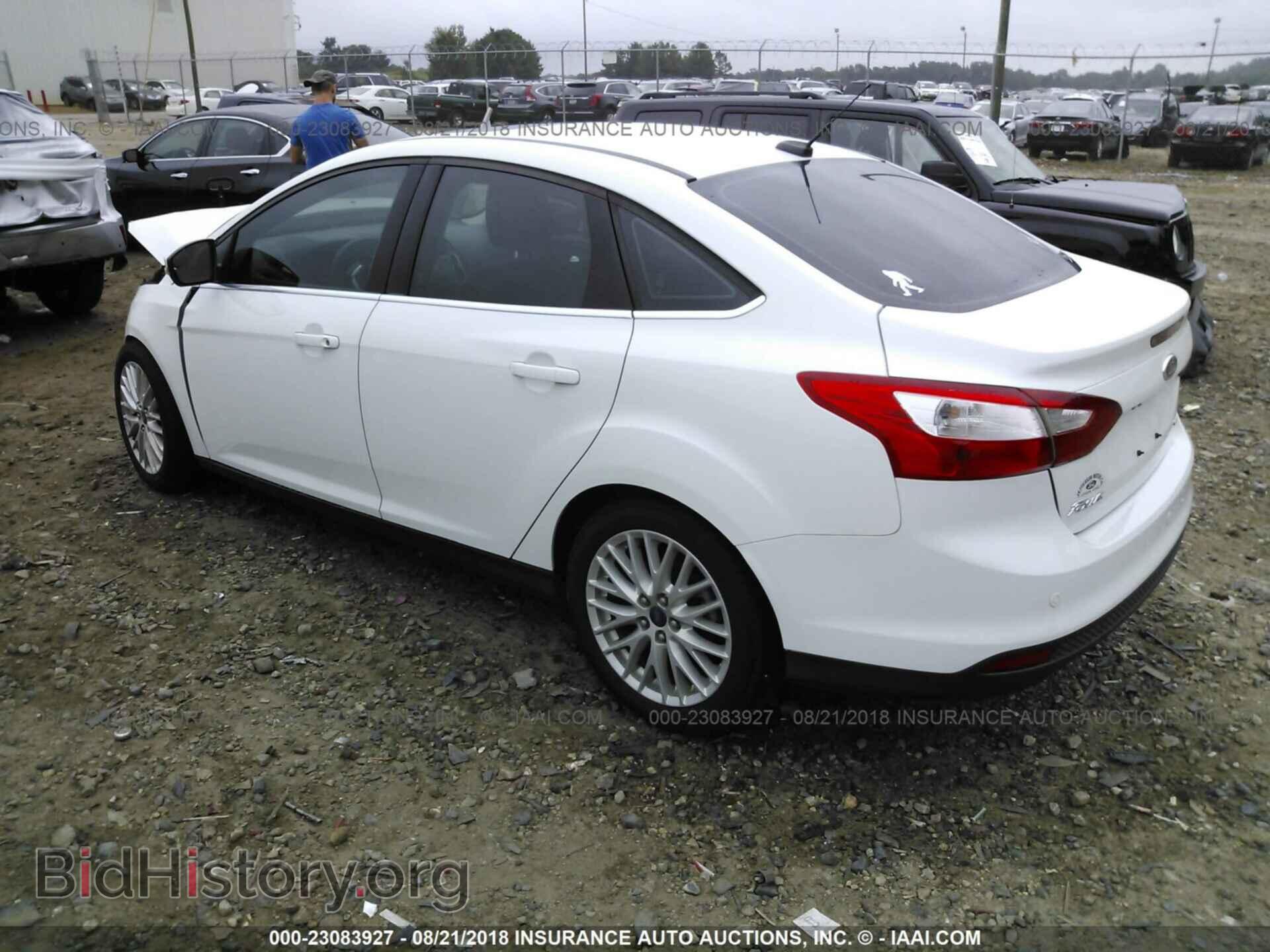 2012 Ford Focus - VIN: 1FAHP3H26CL338940 - Photo 3