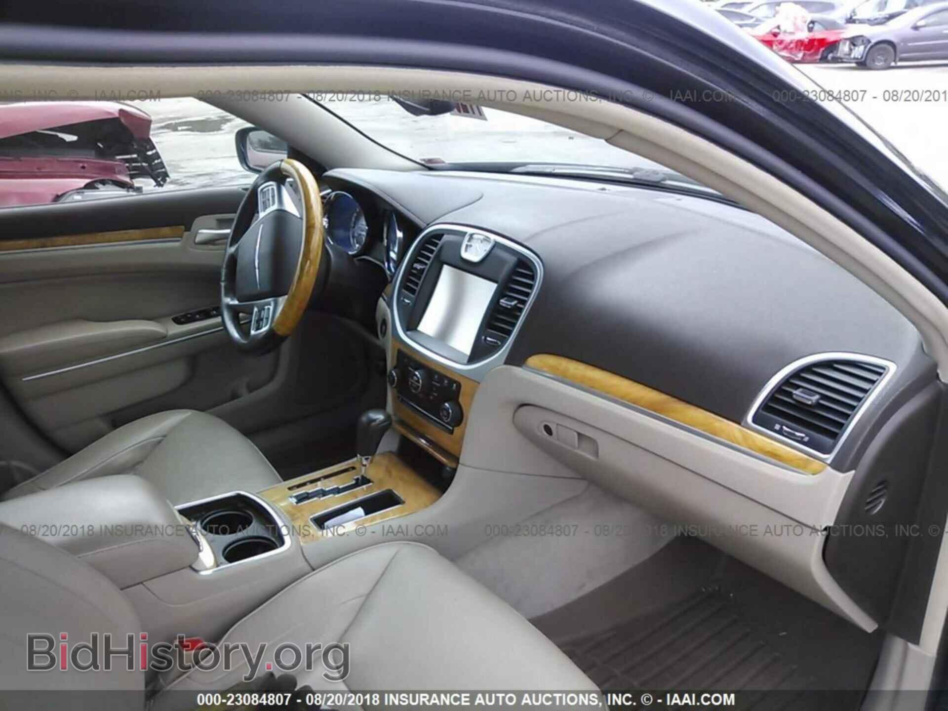 2012 Chrysler 300c - VIN: 2C3CCAETXCH174448 - Photo 5