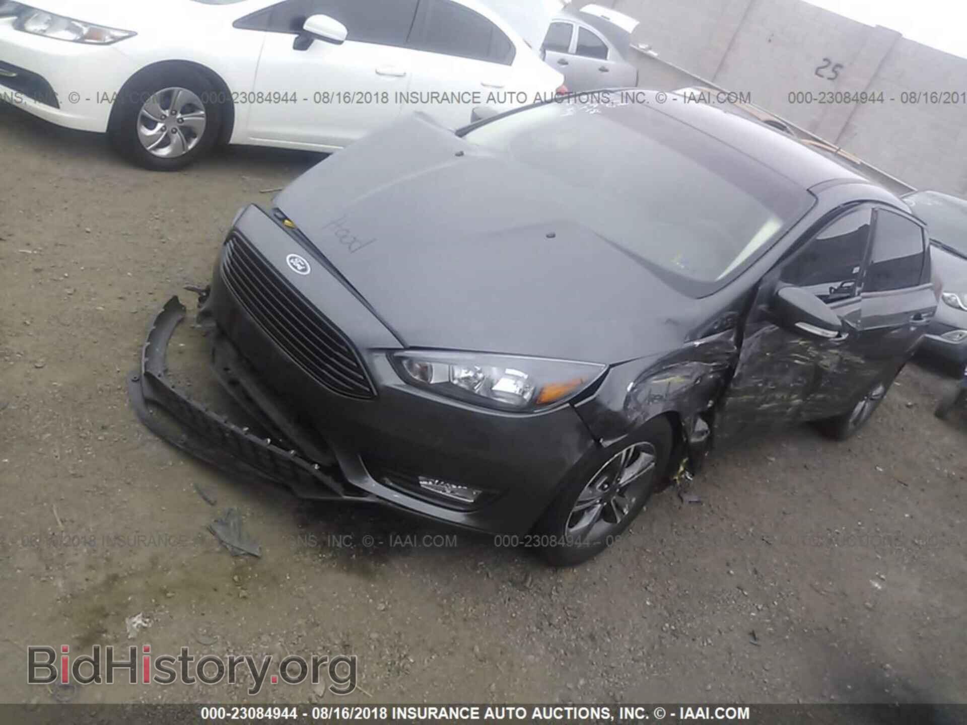 2017 Ford Focus - VIN: 1FADP3FE0HL296140 - Фото 2