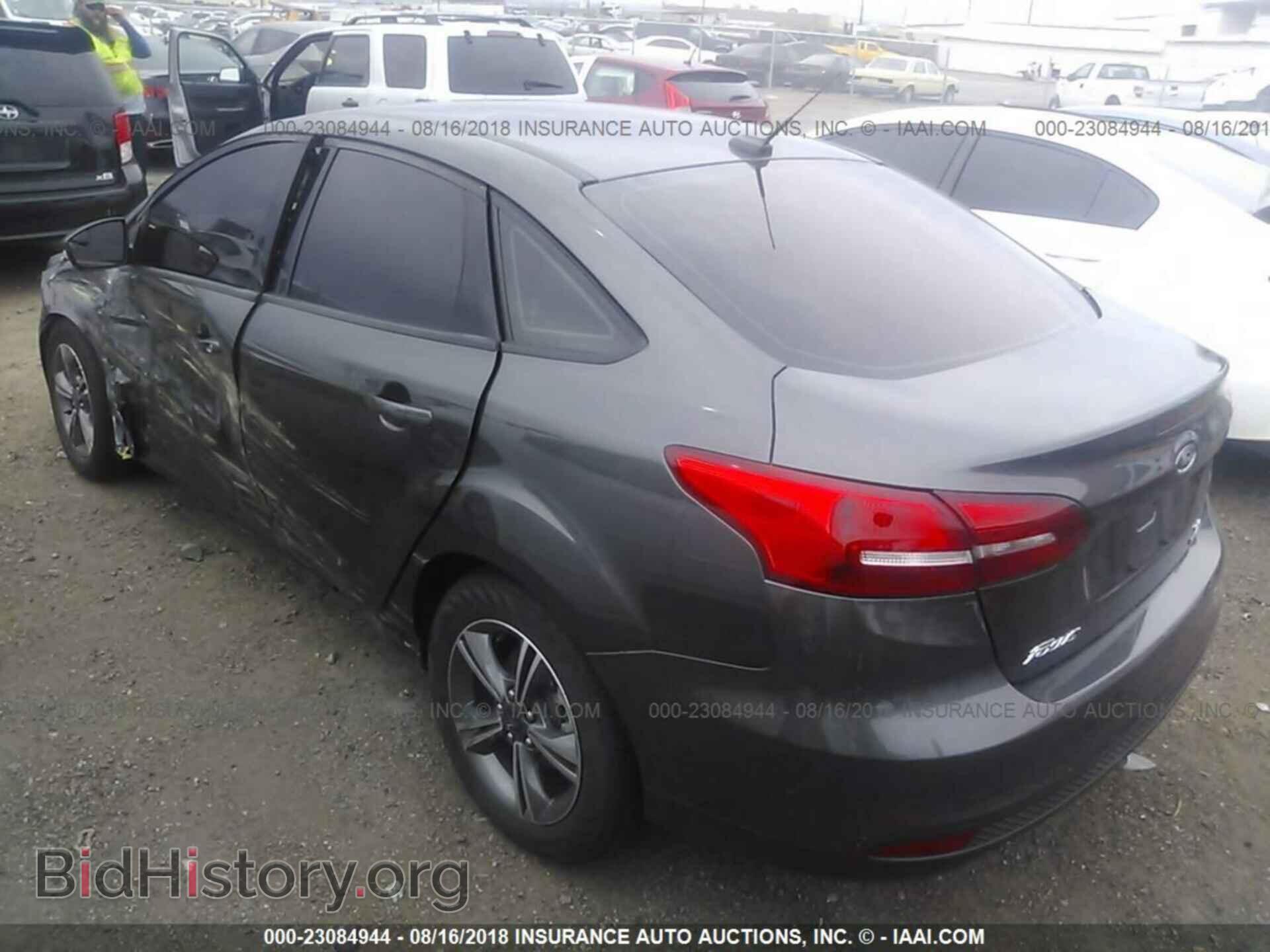 2017 Ford Focus - VIN: 1FADP3FE0HL296140 - Фото 3
