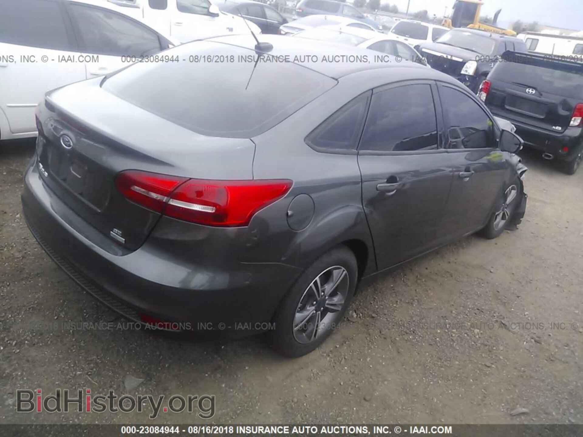 2017 Ford Focus - VIN: 1FADP3FE0HL296140 - Фото 4