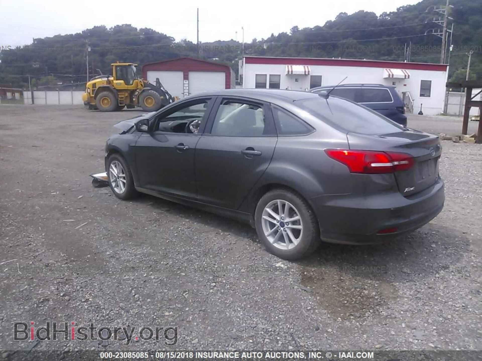 2017 Ford Focus - VIN: 1FADP3FE8HL228944 - Photo 3