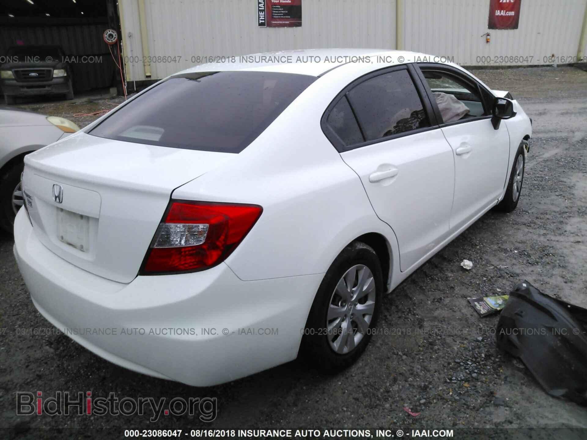 2012 Honda Civic - VIN: 2HGFB2F57CH561476 - Photo 4