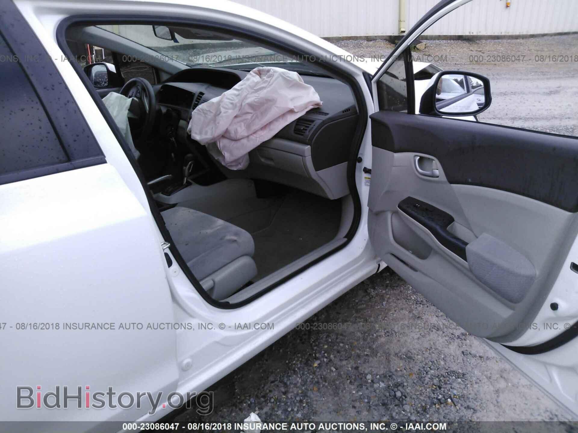 2012 Honda Civic - VIN: 2HGFB2F57CH561476 - Photo 5