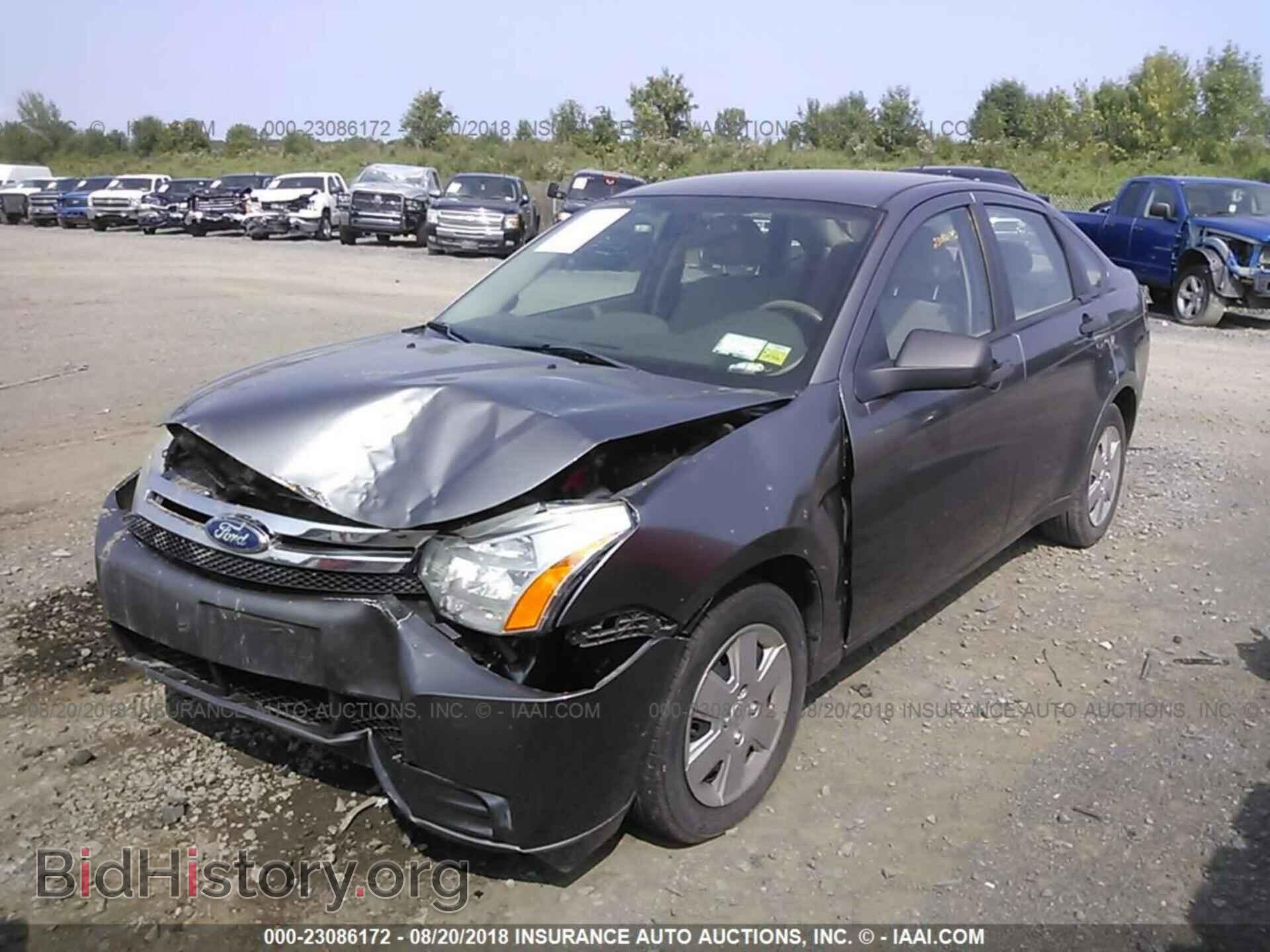 2011 Ford Focus - VIN: 1FAHP3EN9BW172974 - Photo 2
