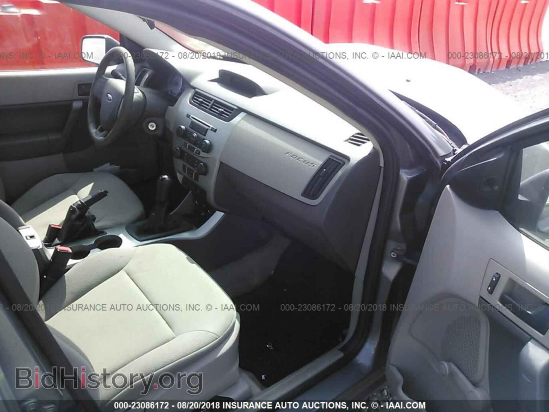 2011 Ford Focus - VIN: 1FAHP3EN9BW172974 - Photo 5