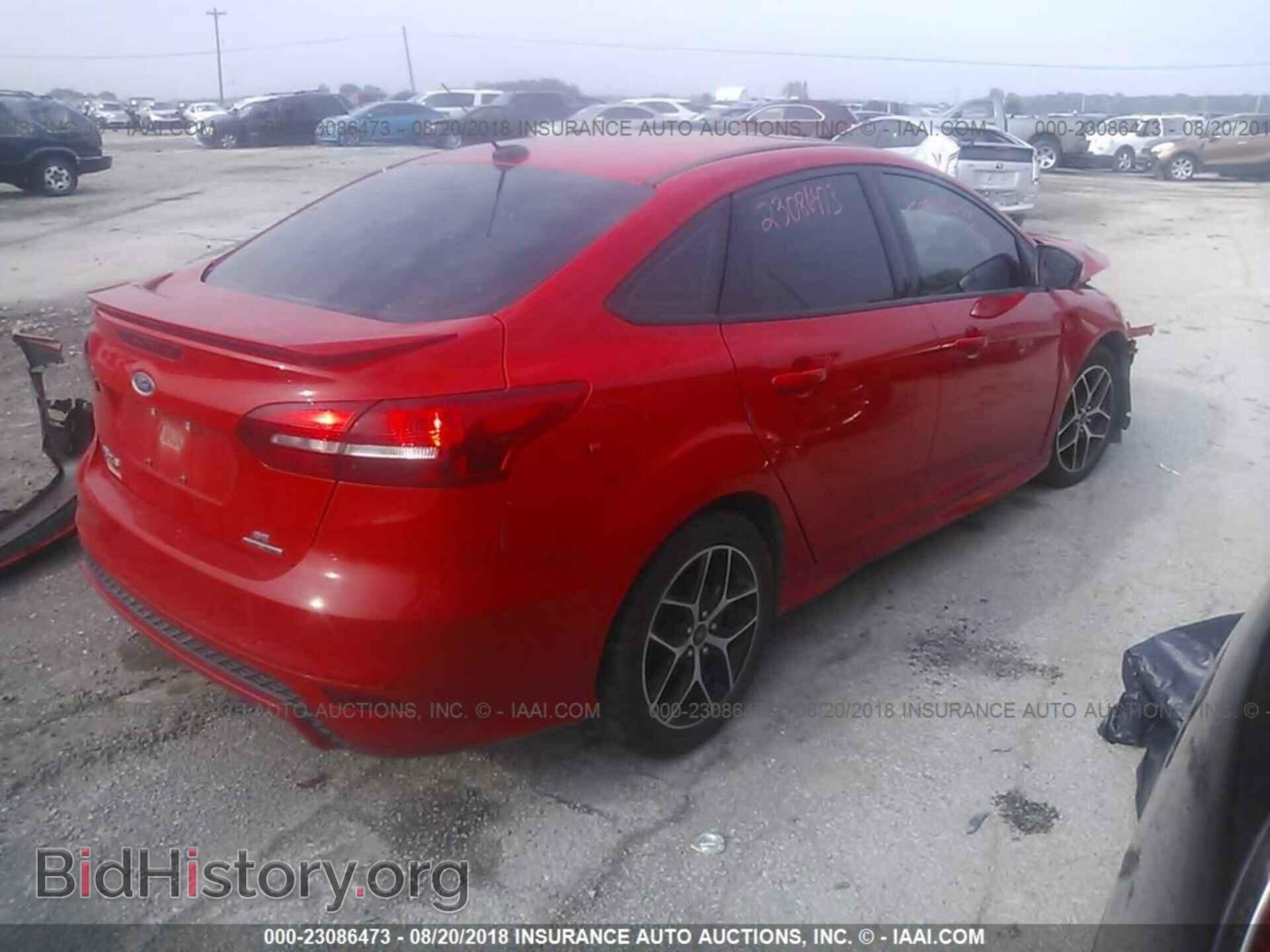2016 Ford Focus - VIN: 1FADP3F29GL229749 - Photo 4
