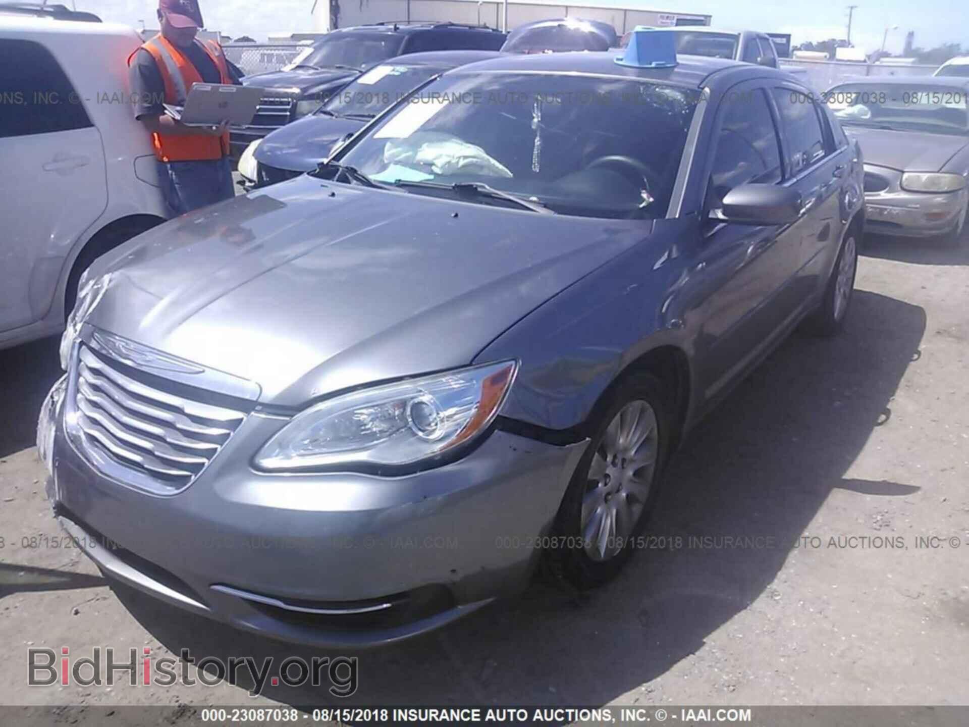 2012 Chrysler 200 - VIN: 1C3CCBAB6CN273066 - Фото 2