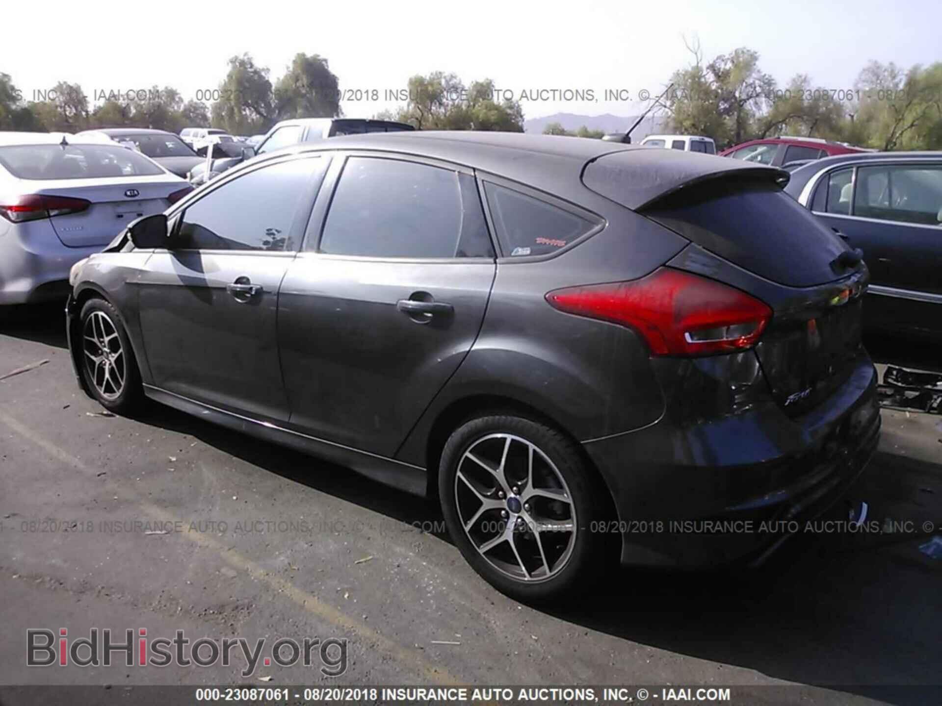 2015 Ford Focus - VIN: 1FADP3K21FL358024 - Photo 3