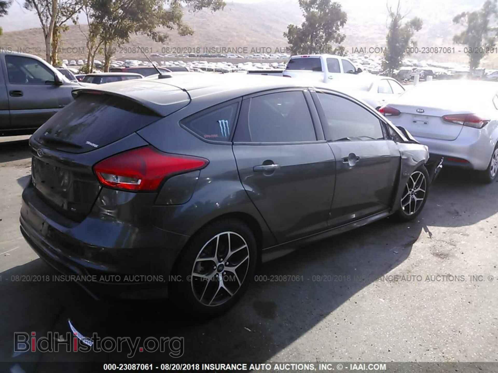 2015 Ford Focus - VIN: 1FADP3K21FL358024 - Photo 4