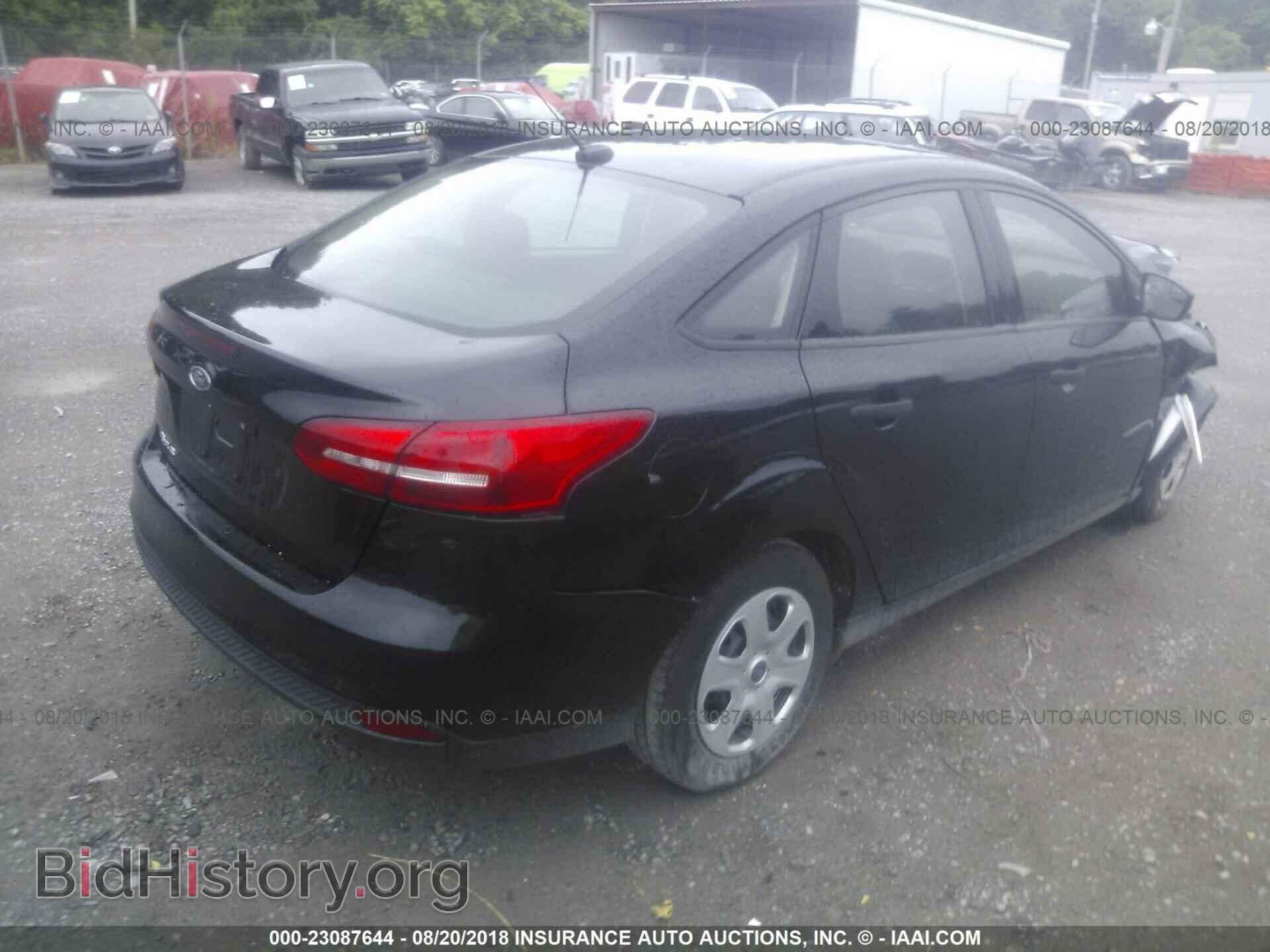 2017 Ford Focus - VIN: 1FADP3E24HL339076 - Фото 4