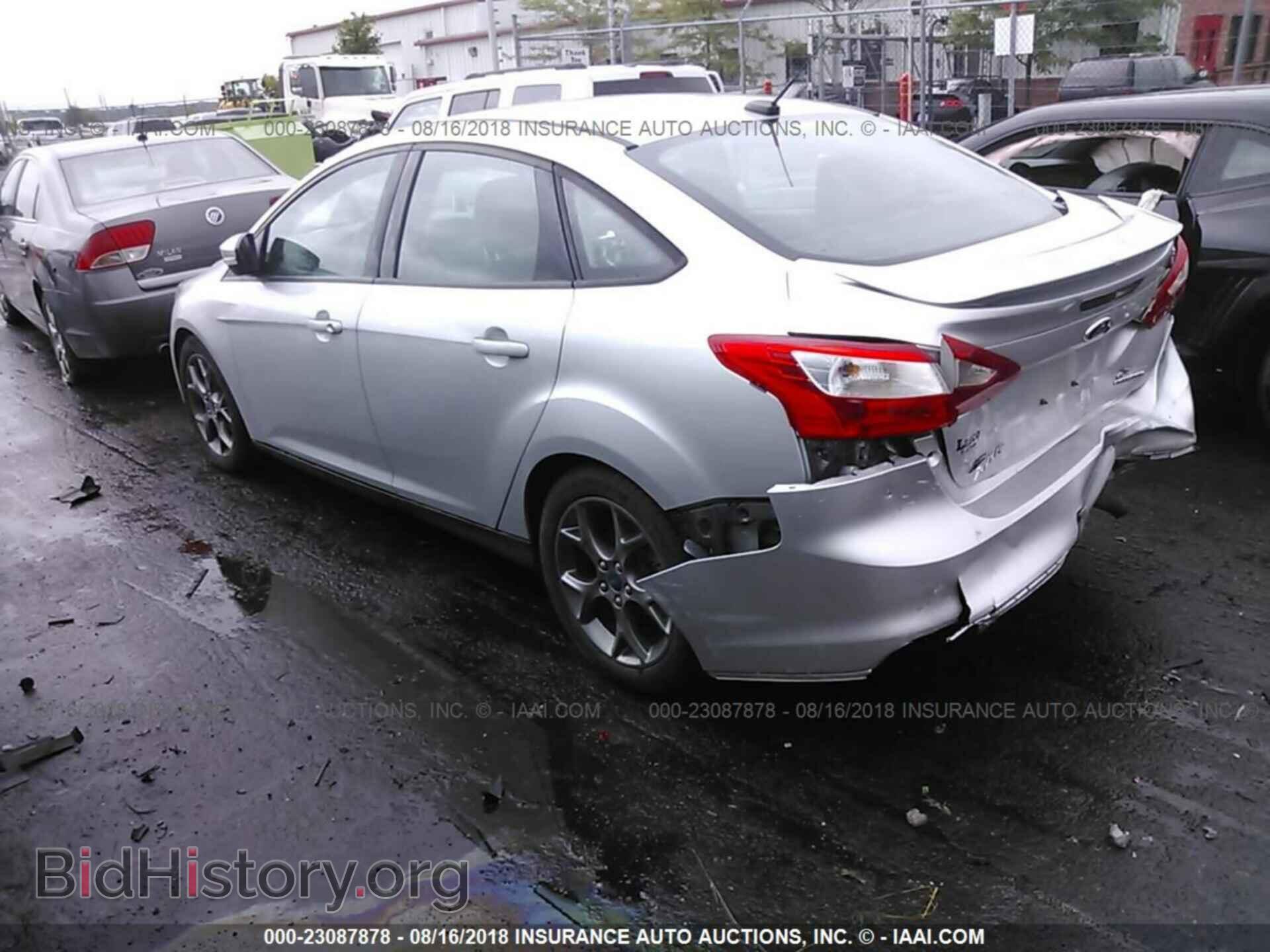 2014 Ford Focus - VIN: 1FADP3F23EL371382 - Photo 3