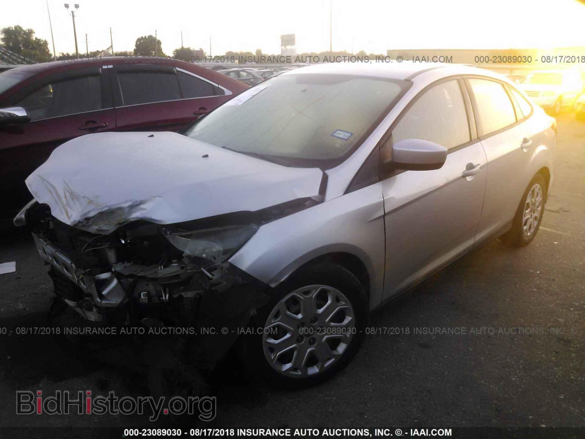 2012 Ford Focus - VIN: 1FAHP3F26CL186421 - Фото 2