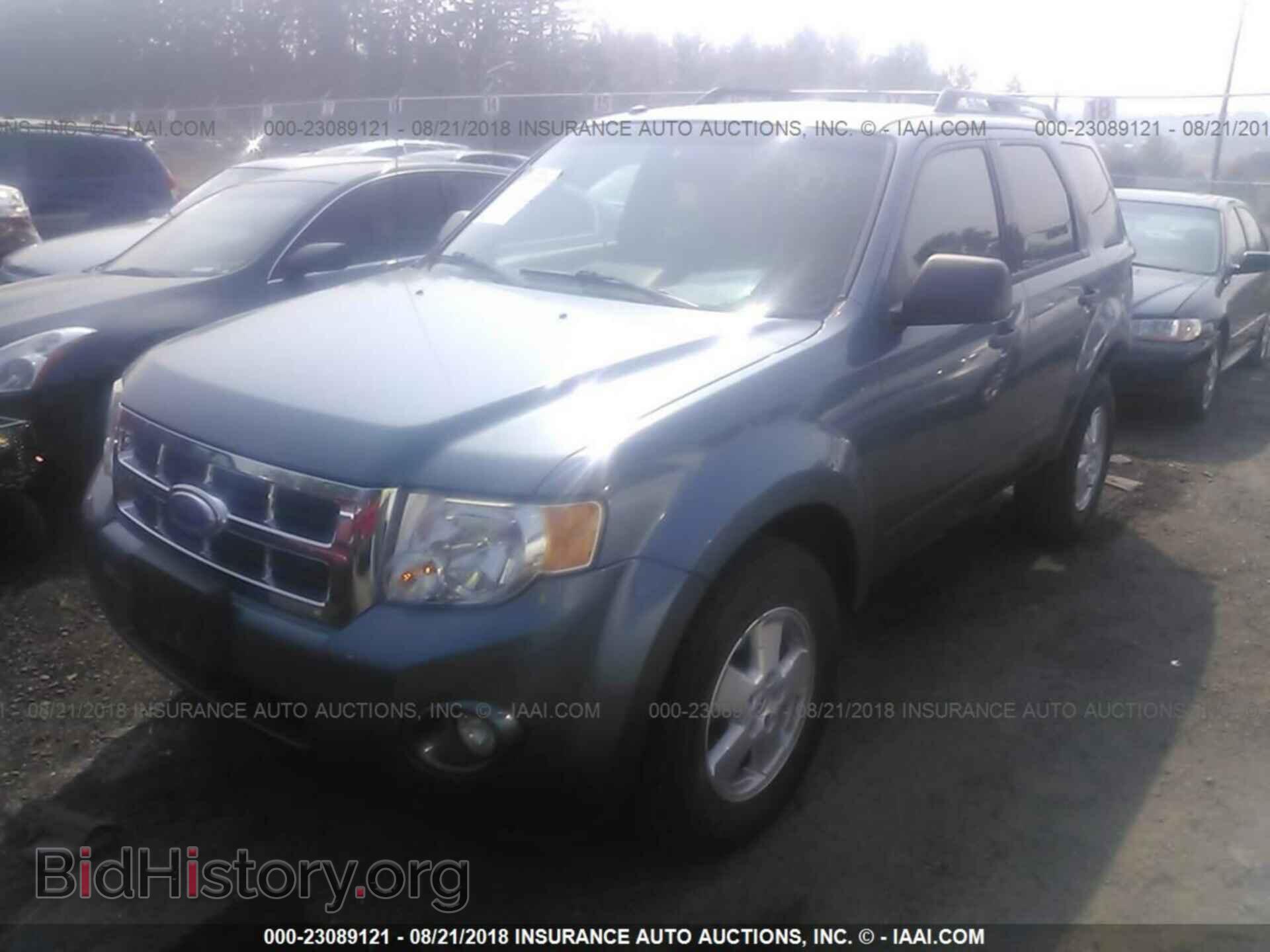 2011 Ford Escape - VIN: 1FMCU0DG3BKC30255 - Photo 2