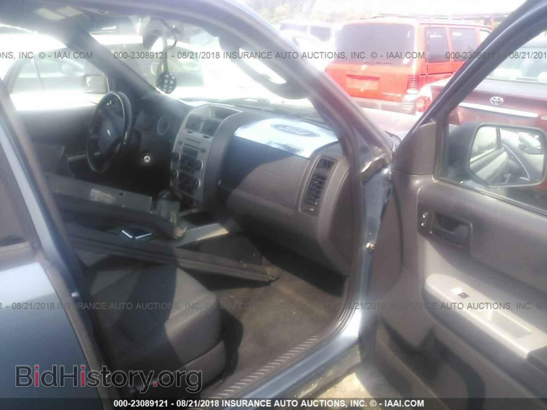 2011 Ford Escape - VIN: 1FMCU0DG3BKC30255 - Photo 5