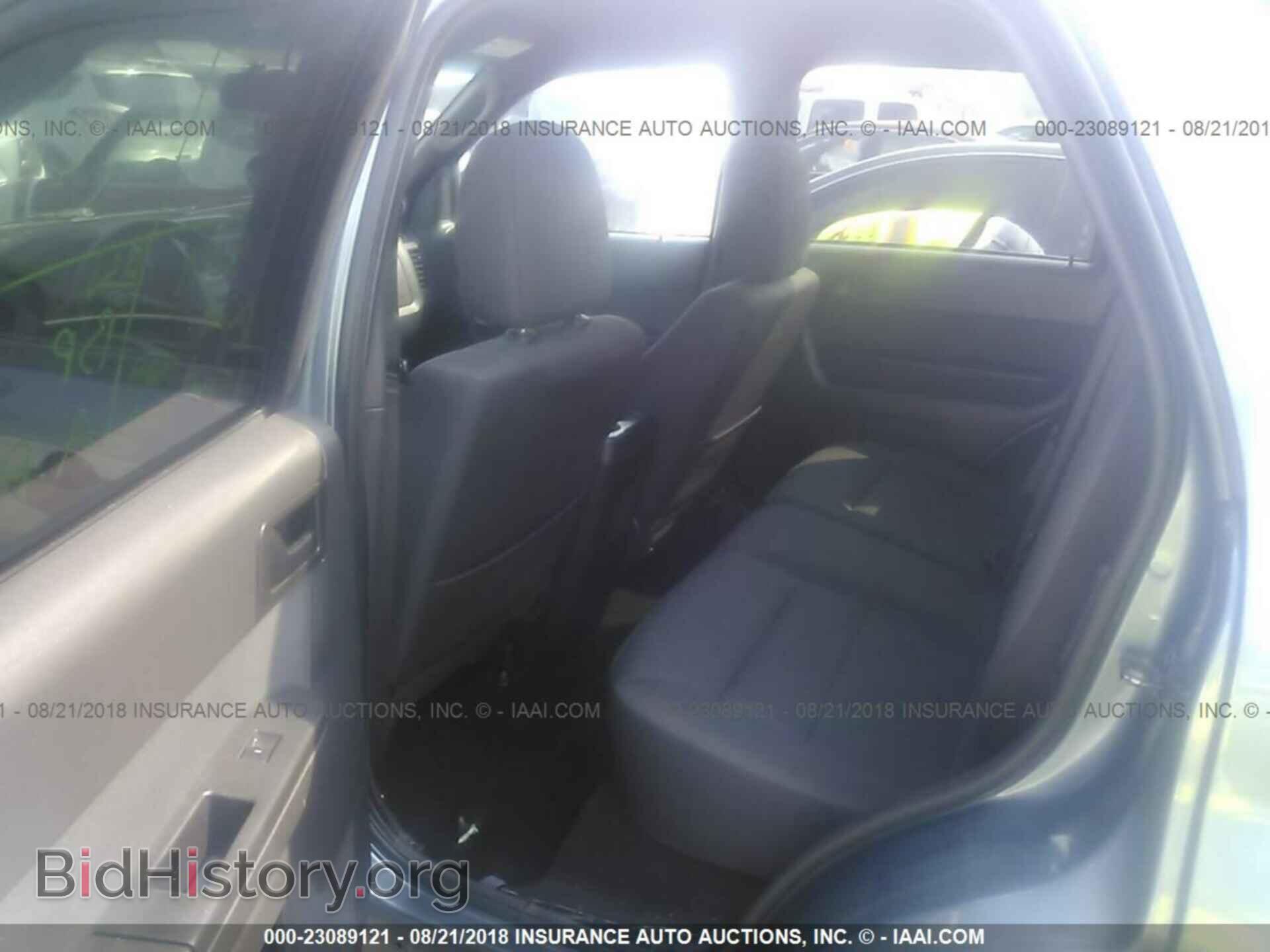 2011 Ford Escape - VIN: 1FMCU0DG3BKC30255 - Photo 8