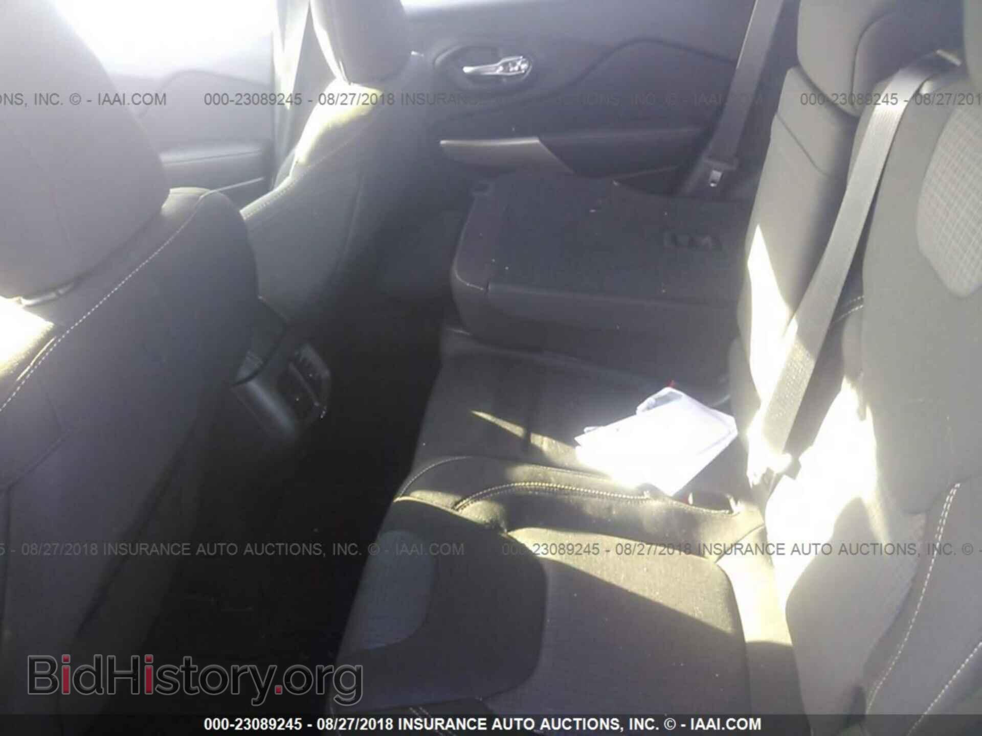 2017 Jeep Cherokee - VIN: 1C4PJMCS2HD230918 - Photo 8