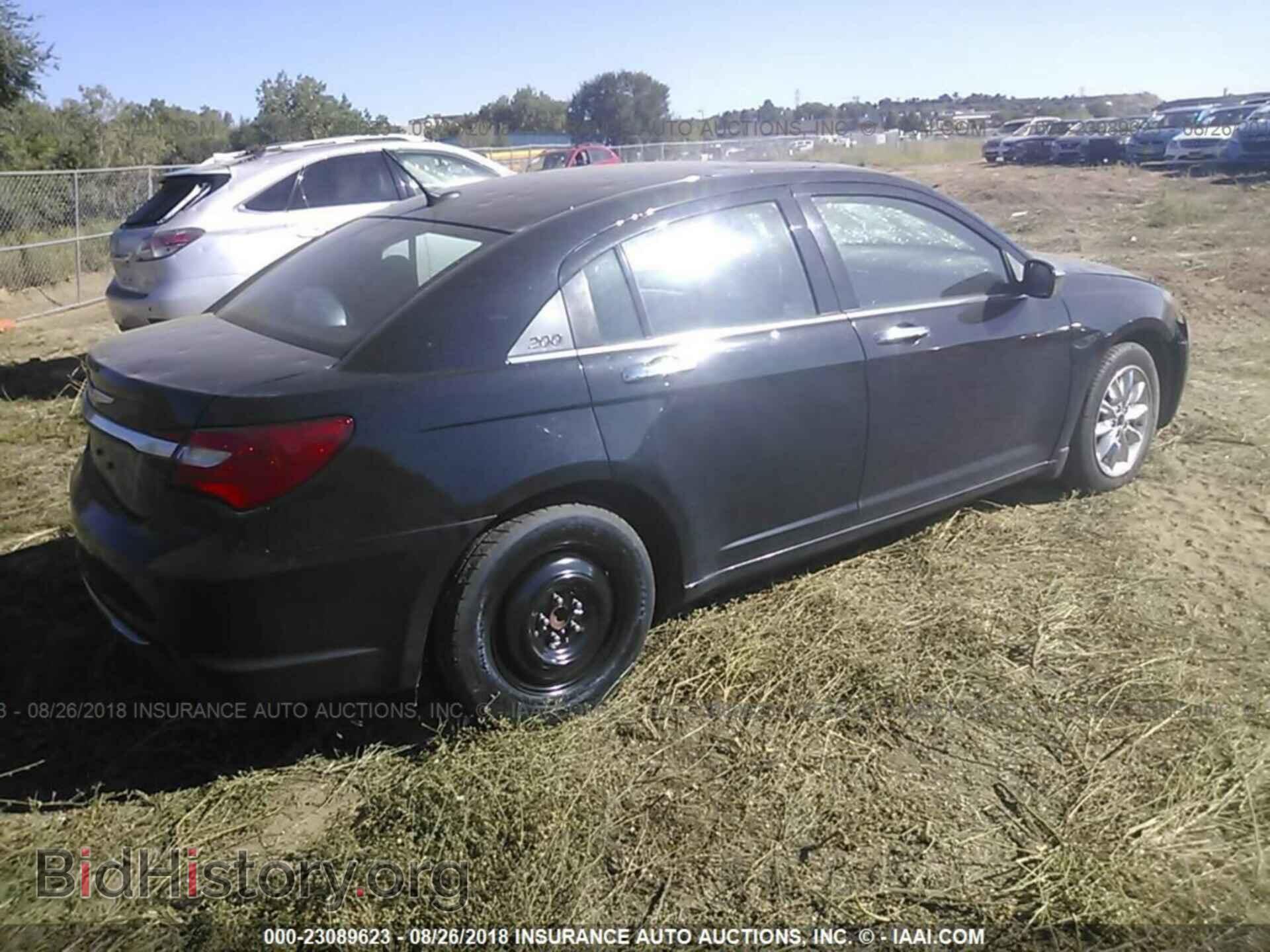 2013 Chrysler 200 - VIN: 1C3CCBCG1DN504319 - Photo 4
