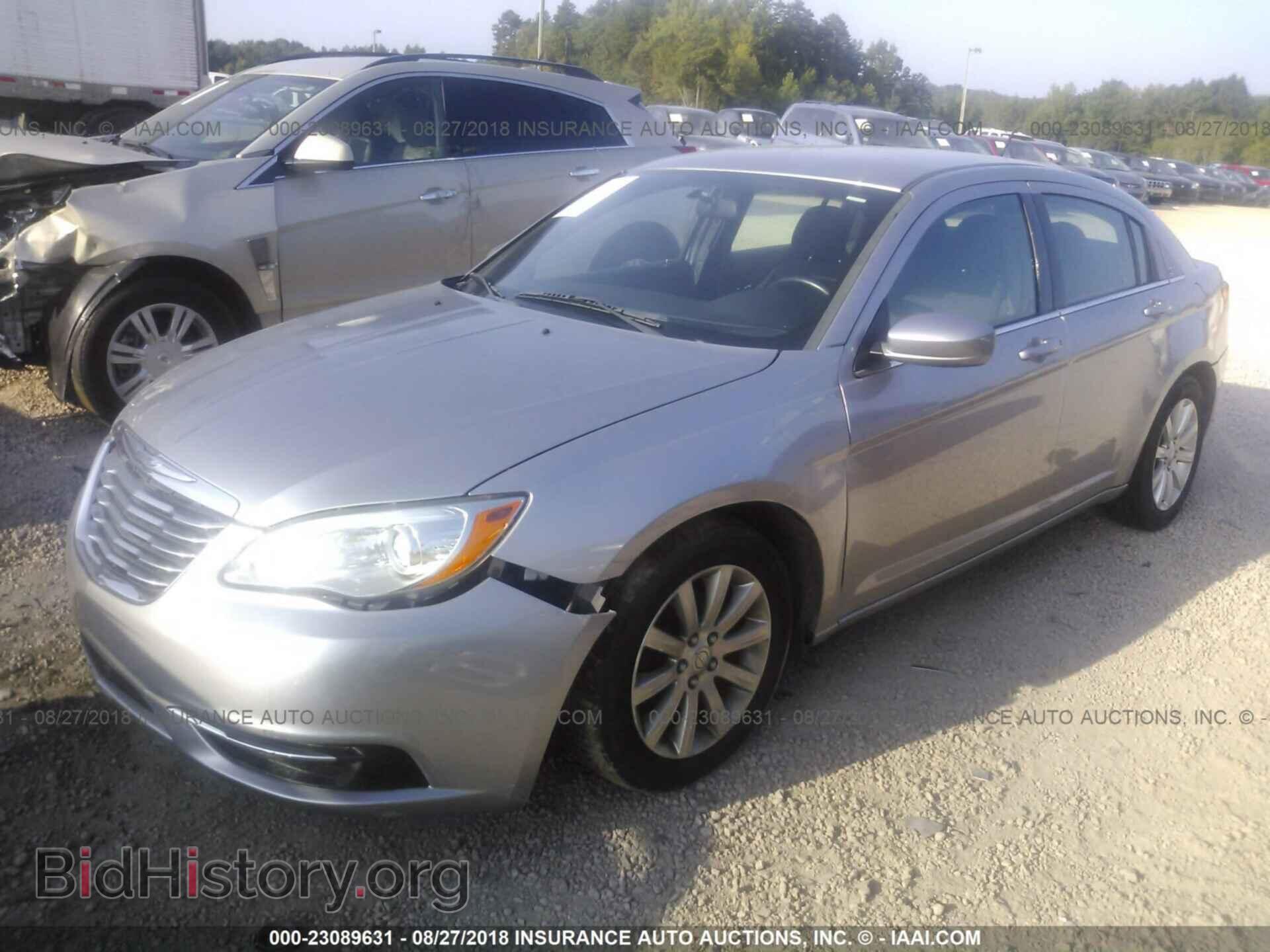 2013 Chrysler 200 - VIN: 1C3CCBBG0DN608043 - Фото 2