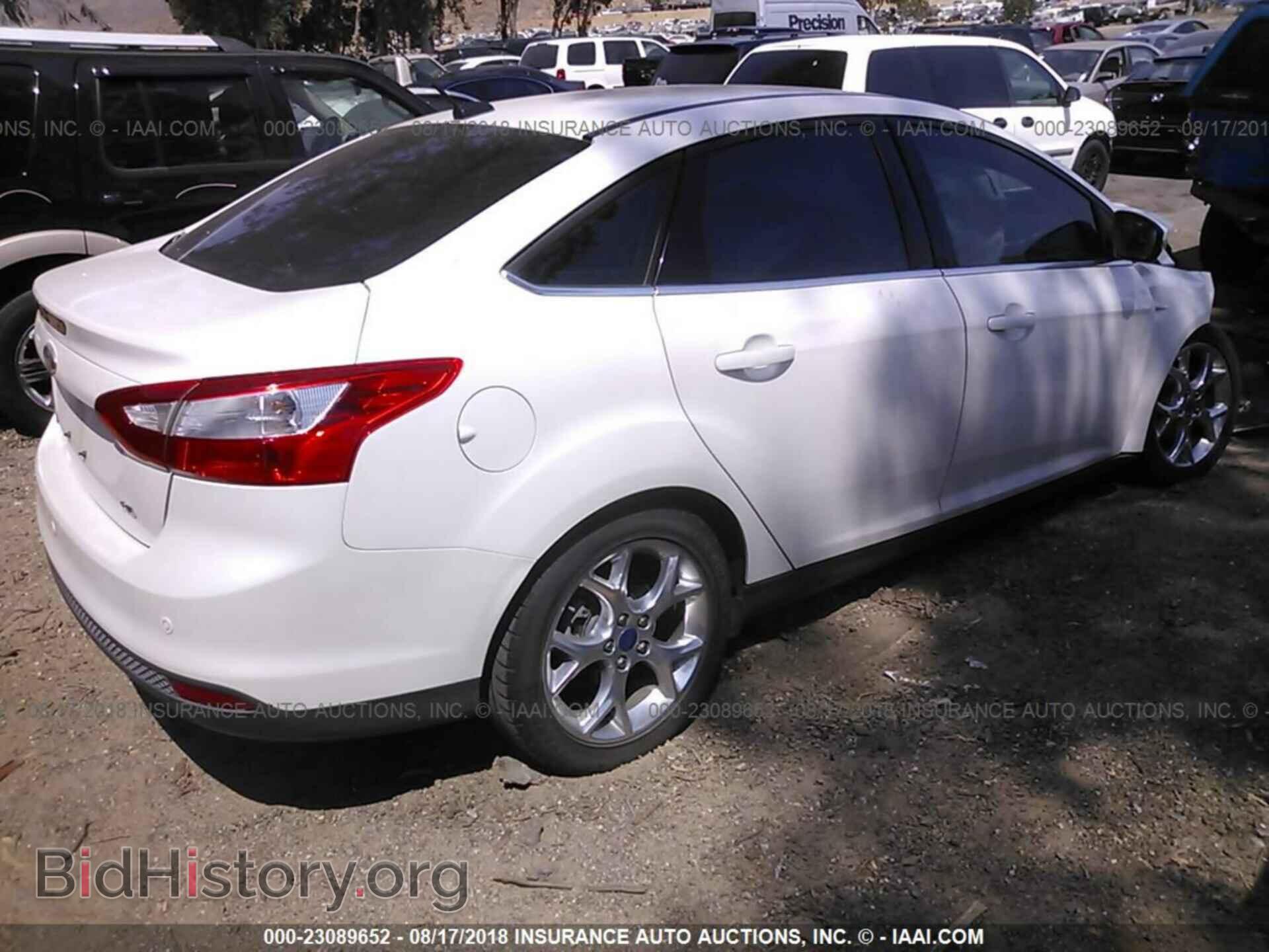2012 Ford Focus - VIN: 1FAHP3H28CL105111 - Photo 4