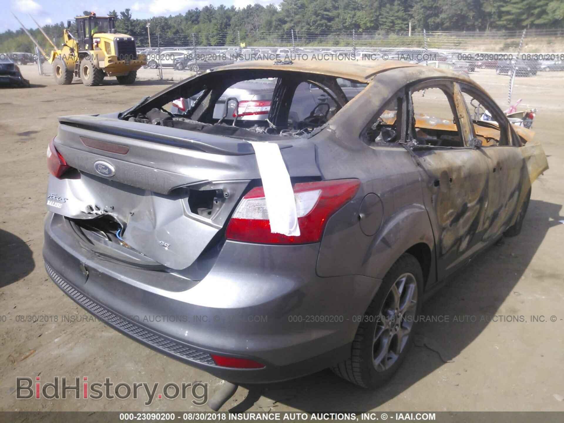 2014 Ford Focus - VIN: 1FADP3F22EL164367 - Photo 4